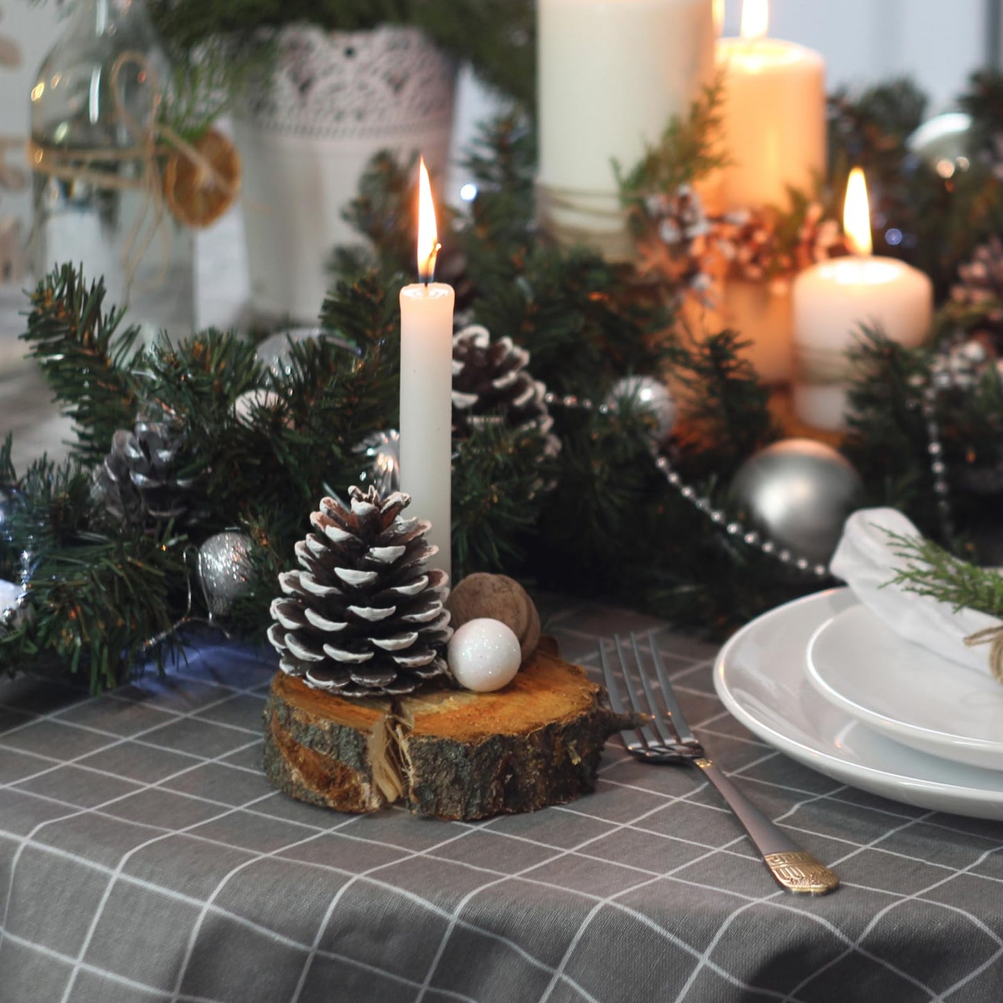 Winlyn 30 Pcs Frosted Pine Cone Ornaments White Natural Pinecone Hanging with String Pine Cones Christmas Tree Decorations for Winter Wedding Seasonal Wreath DIY Crafts Holiday Party Table Centerpiece