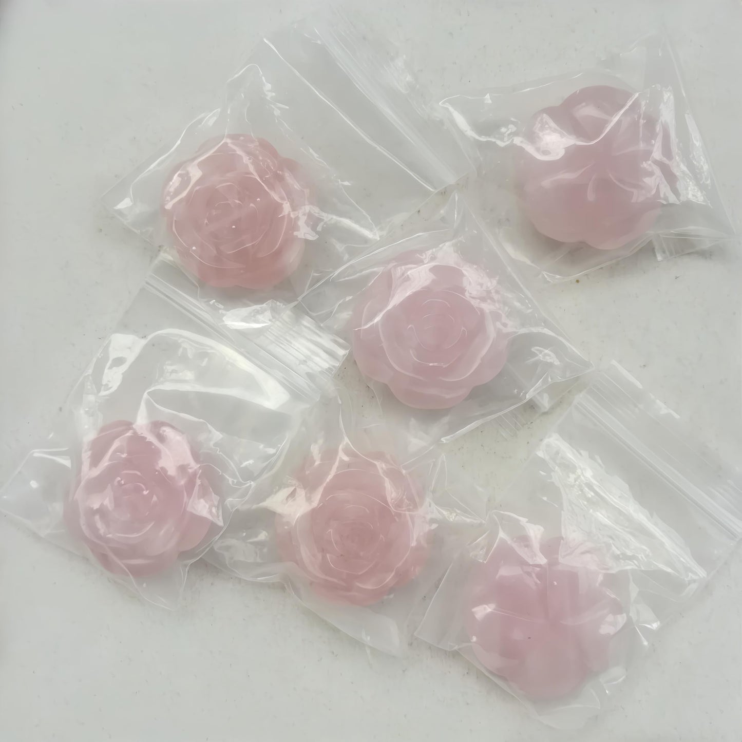 Sunshcat Natural Rose Quartz Crystal Rose Pendant,Three Dimensional Carved Healing Meditation Jewelry Crystals and Healing Stone Figurine,Suitable for DIY Jewelry Making and Valentine's Day Gift