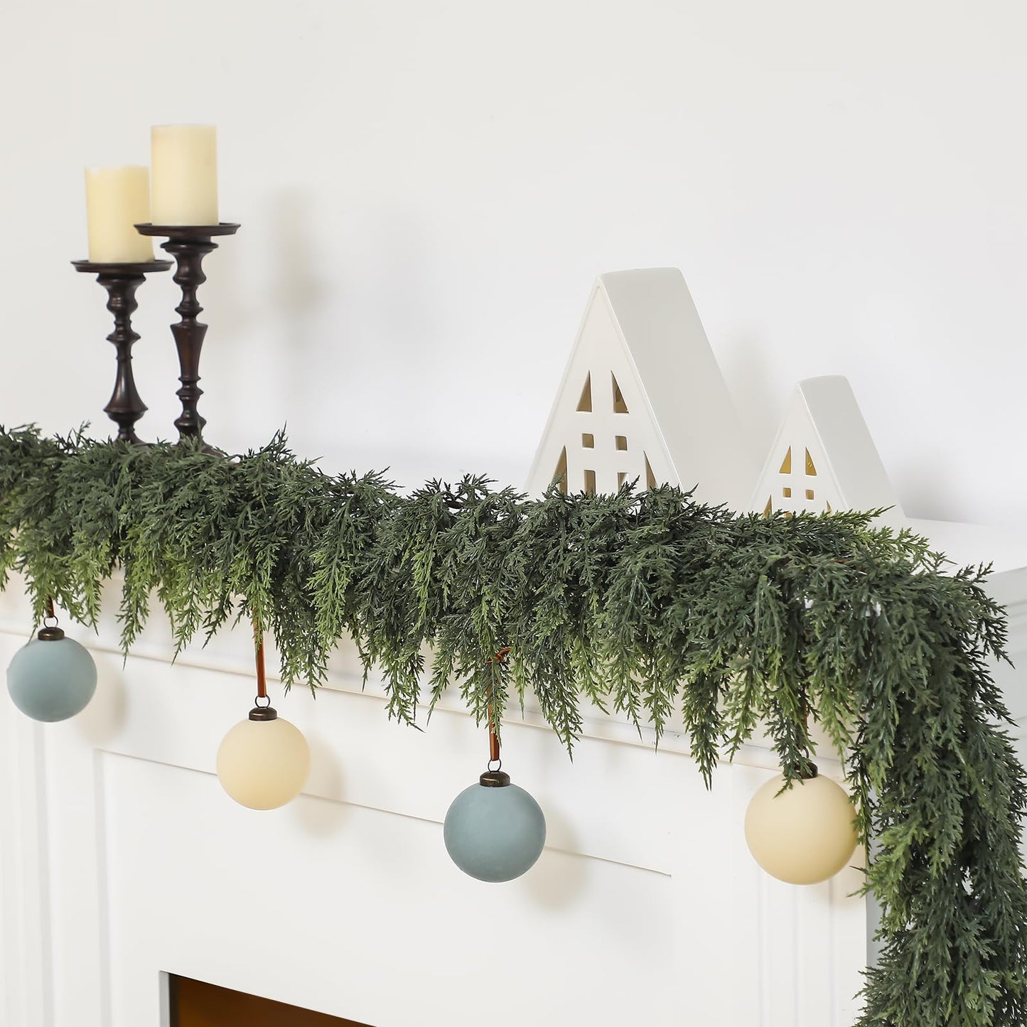 Jutom 1 Pcs 9 ft Christmas Cedar Garland - Dual Green Realistic Cedar Pine Needles Garland Artificial Decoration for Table, Mantel, Wall - Home Winter Holiday Party Decor