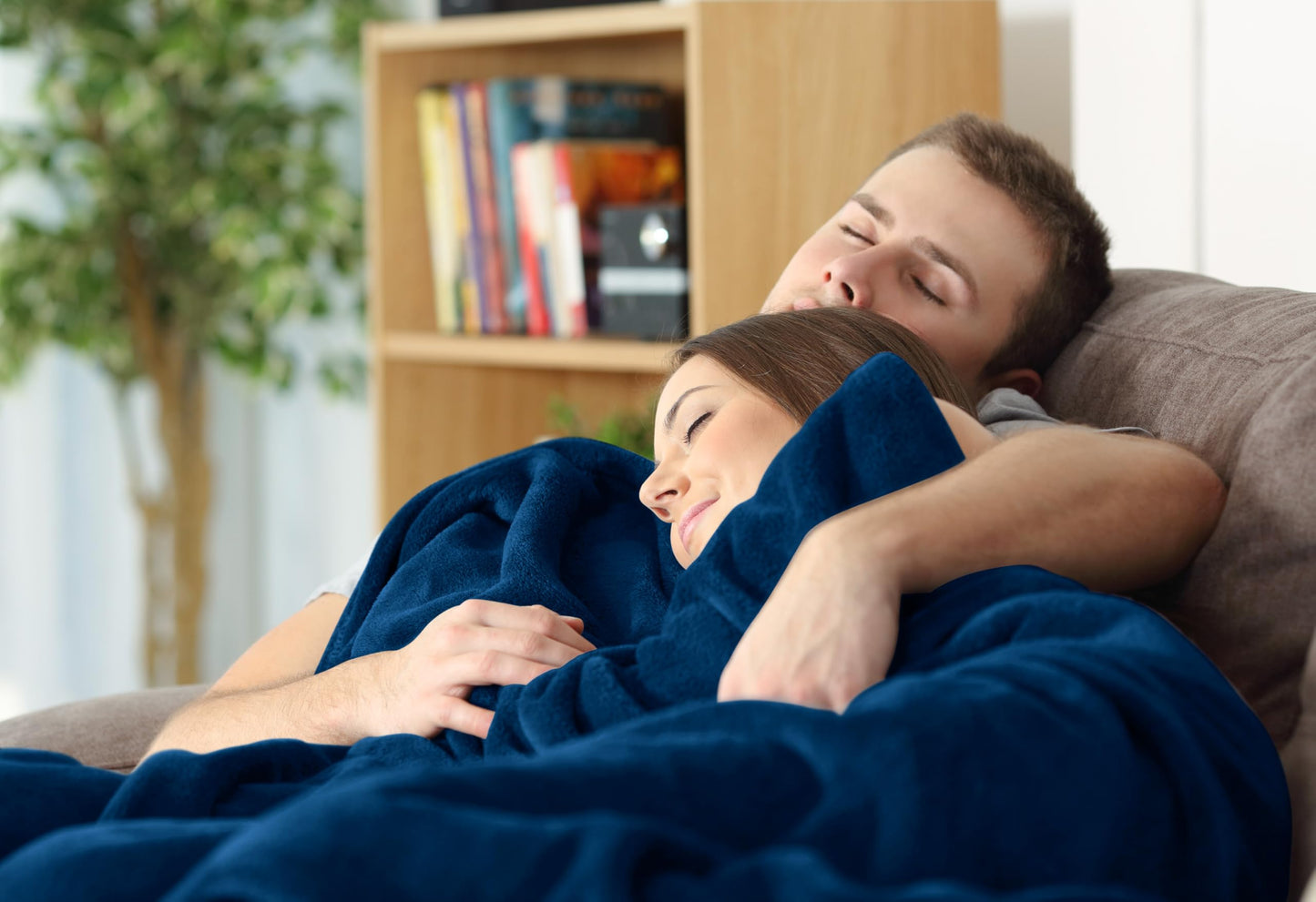 Utopia Bedding Fleece Blanket Twin Size Navy (60x80 Inches) Ultra Soft Warm Lightweight Microfiber Breathable Anti-Static Cozy Bed Blanket, All-Season Home Decor Gift for Men & Women