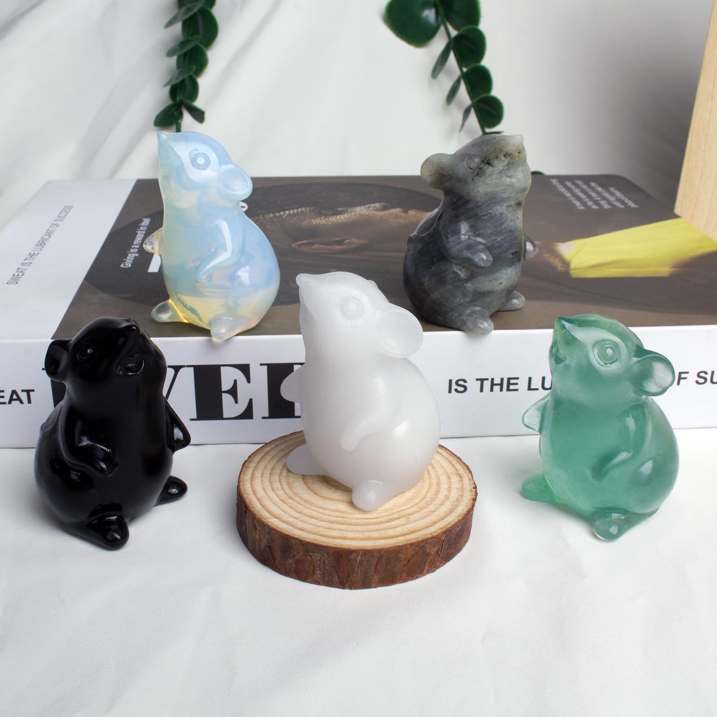 Ytbeoxk Handmade Fluorite Crystal Mouse Figurine Natural Quartz Sculpture Wealth Attracting Feng Shui Decor Mini Desk Ornament Meditation Crystal Animal Mouse.