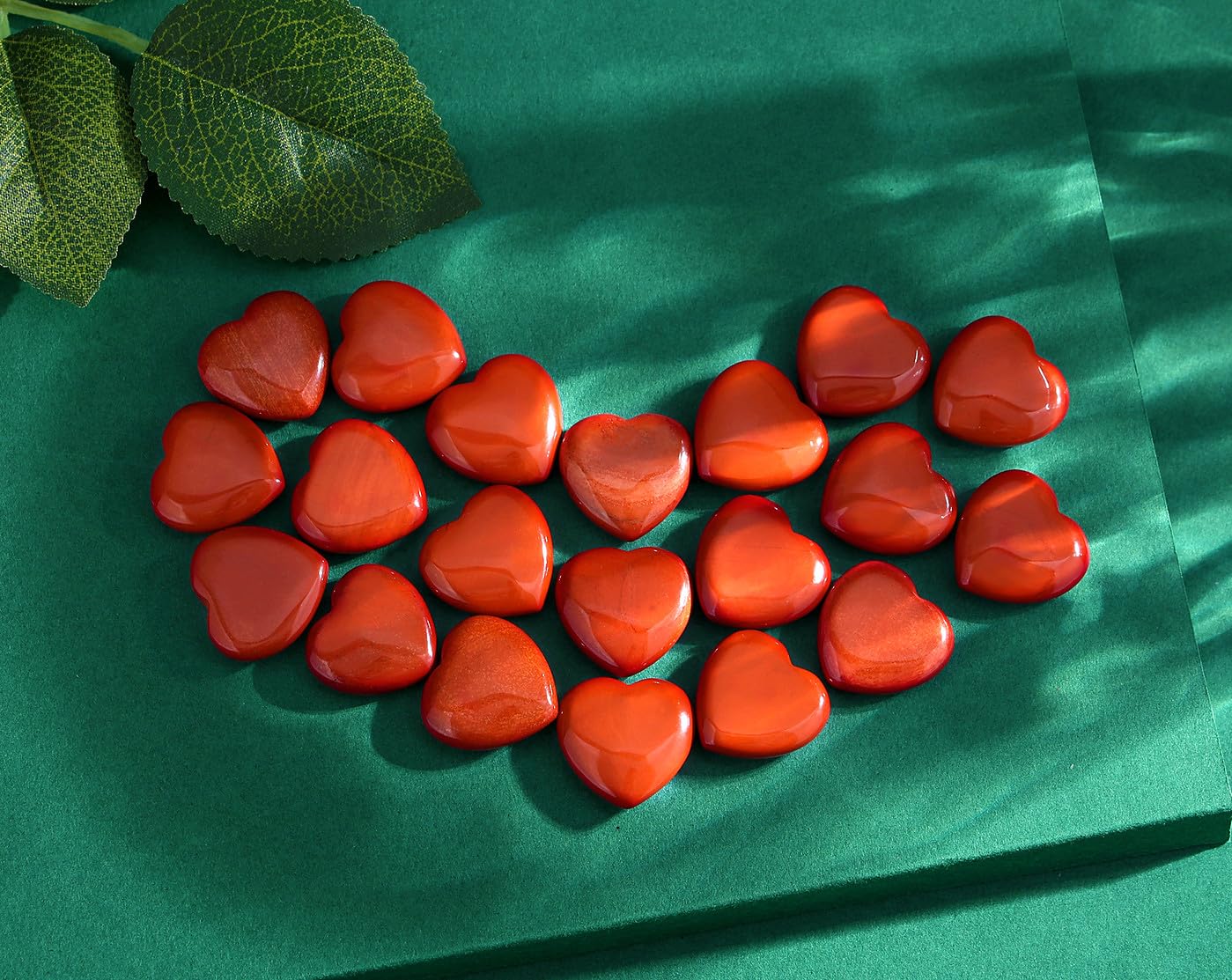 QINJIEJIE 20PCS Red Jasper Heart Stones Crystals Bulk Love Shaped Worry Stone Heart Rock Pocket Polished Palm Gems Crystal Reiki Balancing Wholesale Carved Stone Decor Gift
