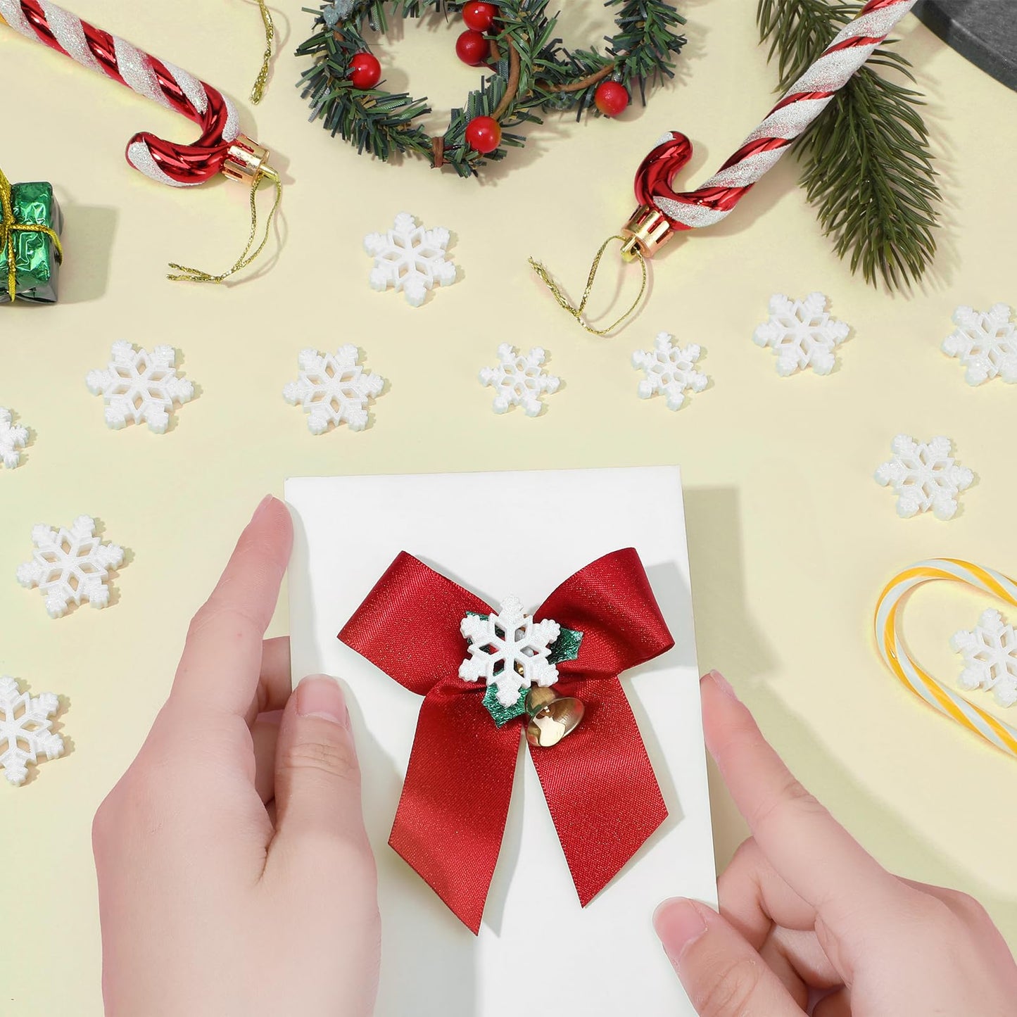 60 PCS Small Snowflakes for Craft Mini Snowflakes for Crafts Glitter Resin-Snowflakes Tiny Resin Snowflake Small-Snowflakes Glitter for Embellishment DIY Craft Project Winter Supply, 3 Different Size