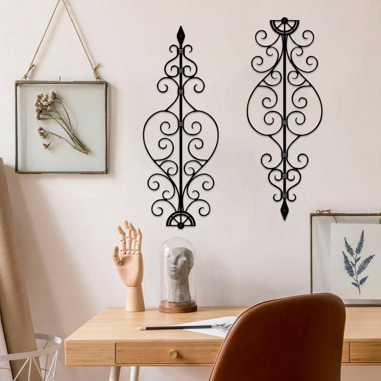 ruelen Metal Scroll Wall Decor Rustic Iron Wall Medallion Small Traditional Metal Scroll Wall Art for Home Living Room Front Porch Above Door Hallway Entryway Decoration
