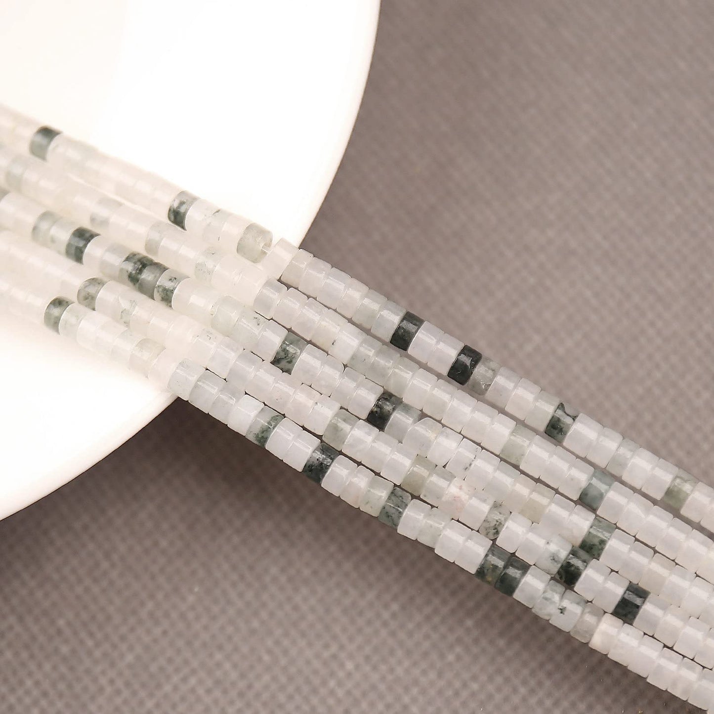 150PCs Natural Iceberg Jade Spacer Beads, Loose Semi Precious Flat Round Gemstone Heishi Disc Stone Beads for Beading Jewelry Making 4mm*2mm 38cm