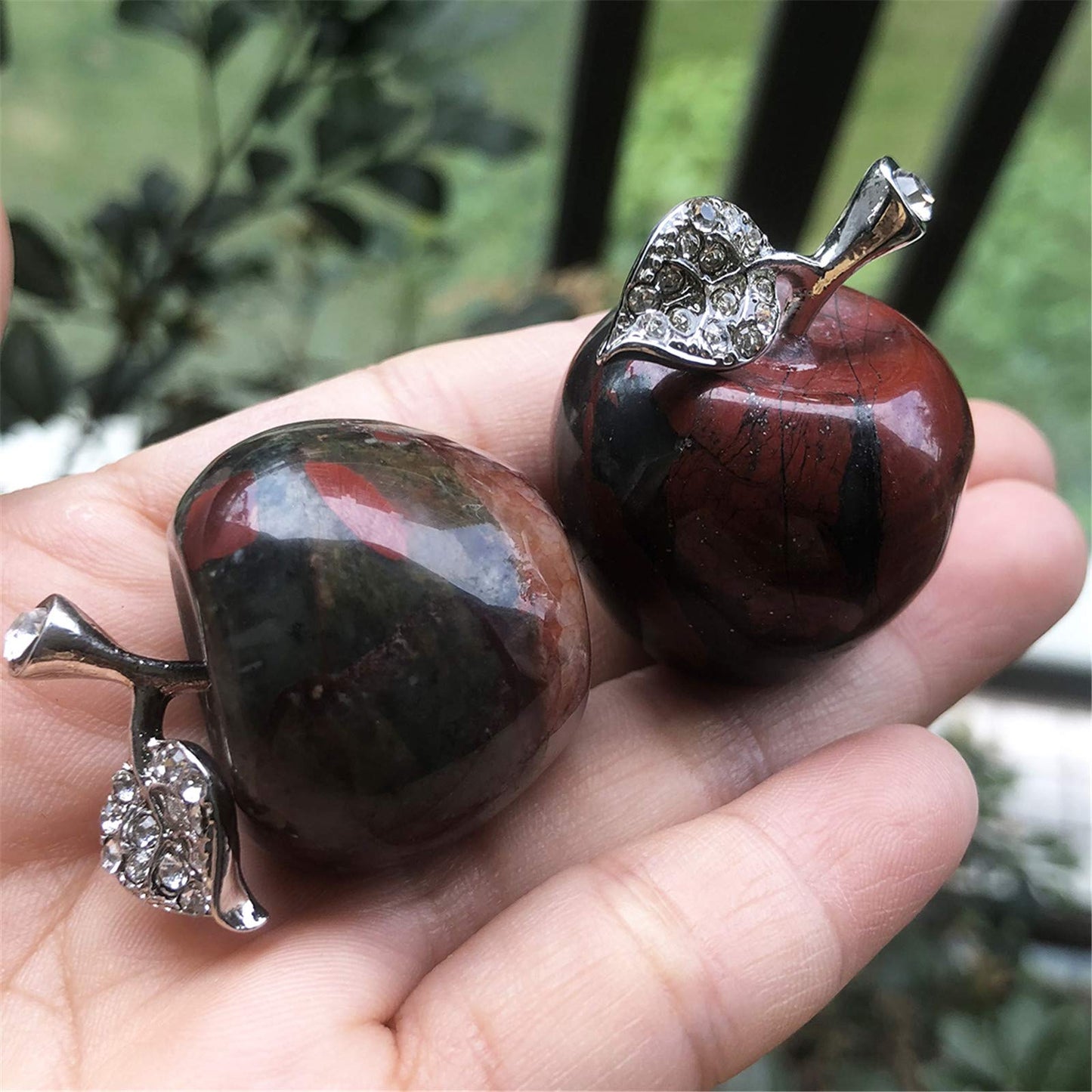 Fekuar Neyisaa Africa Bloodstone Crystal Apple Decor, Healing Crystals Pocket Stone Fruit Figurine Craft Home Decoration 30mm