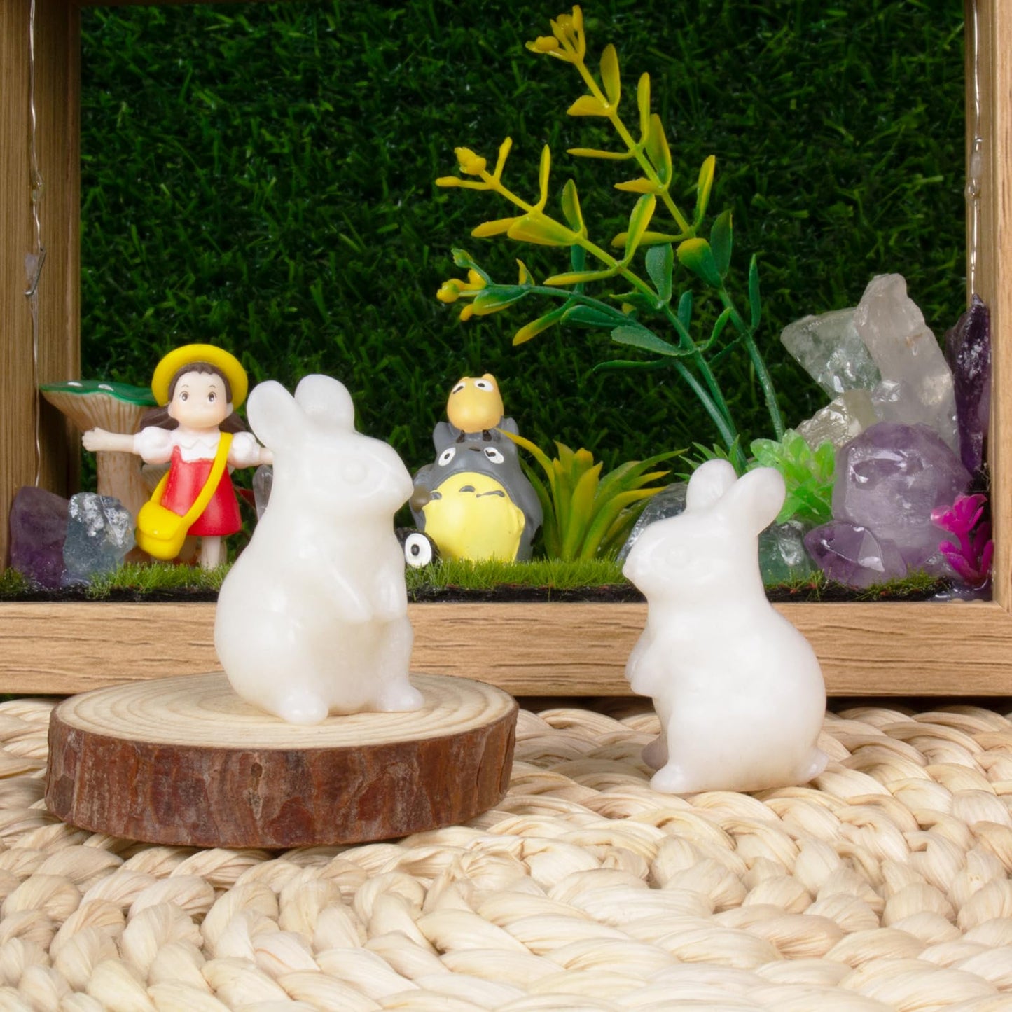 QLRSUXN White Jade Bunny Figurine,Hand-Carved Rabbit Statue for Home Decor,1.6" Healing Crystal Desk Ornament,Easter Gift for Women Men,Lucky Feng Shui Charm for Office,Cute Animal Spirit Totem