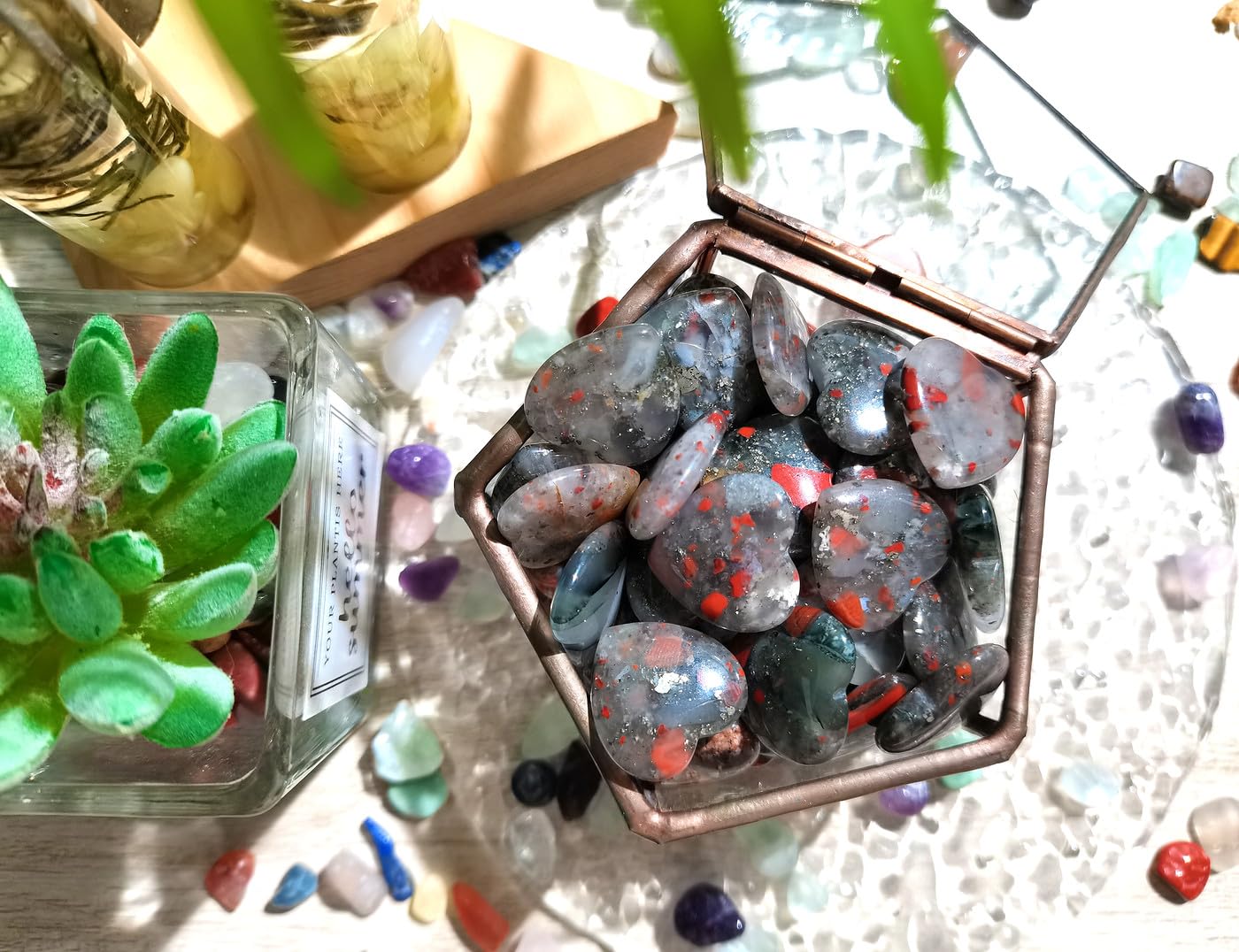QINJIEJIE 20PCS African Bloodstone Heart Stones Crystals Bulk Love Shaped Worry Stone Heart Rock Pocket Polished Palm Gems Crystal Reiki Balancing Wholesale Carved Stone Decor Gift