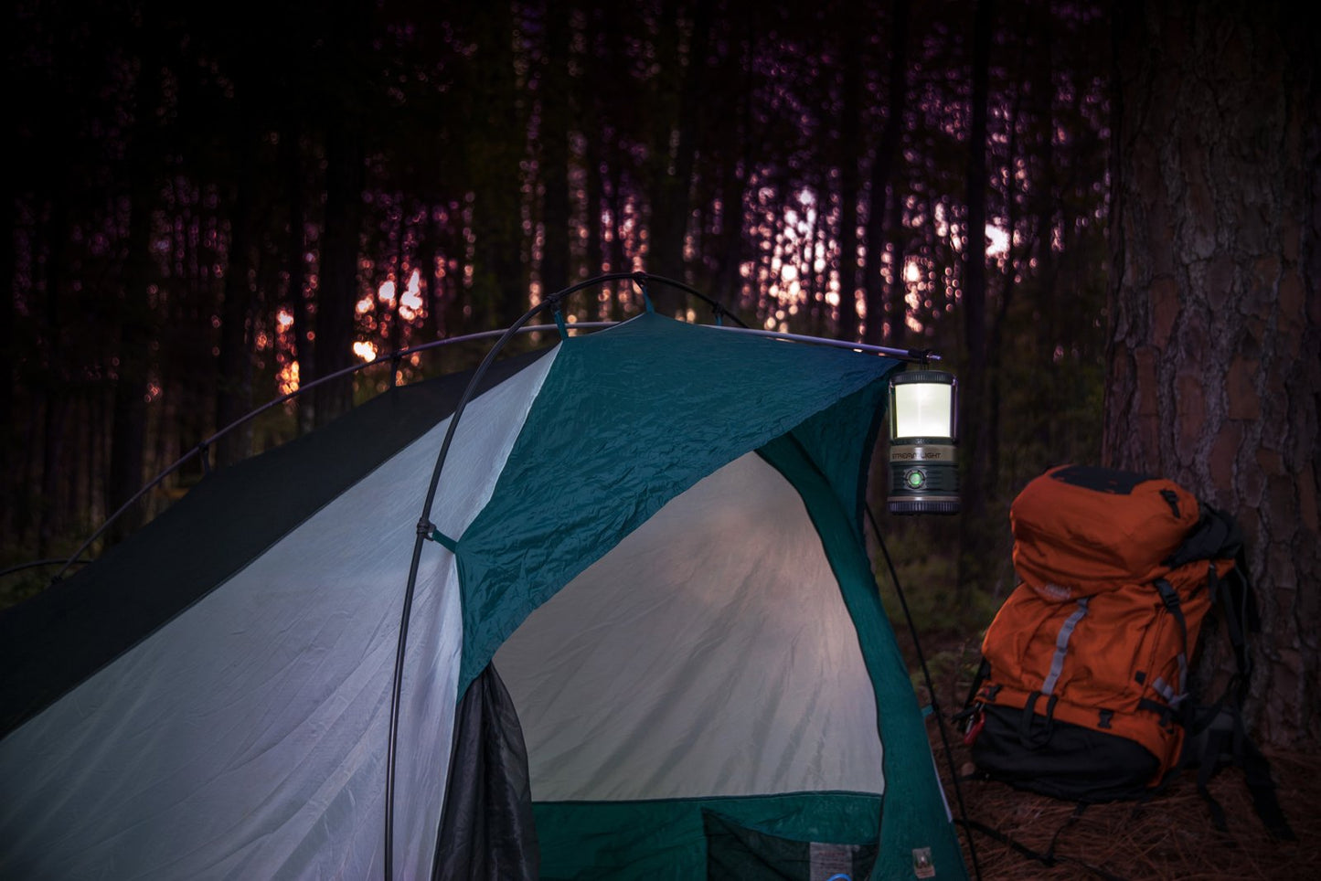Streamlight 44931 Siege 540-Lumen Compact LED Camping Lantern with 360° Lighting for Power Outages, Hurricanes, and Emergencies, Coyote