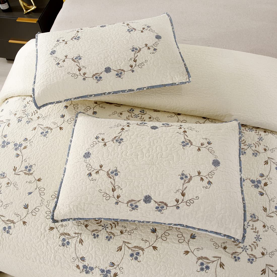 vctops 3-Piece Elegant Floral Embroidered Bedspread Coverlet Set Oversize Queen 100% Cotton Reversible Patchwork 1 Quilt and 2 Pillow Shams (Flower B,Oversize Queen)