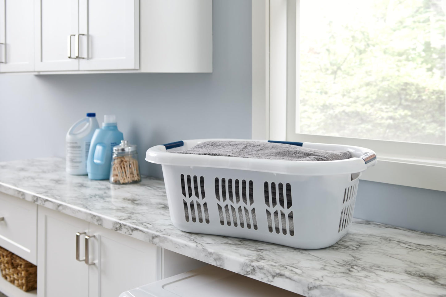 Rubbermaid Large Hip-Hugger Laundry Basket/Hamper, 1.5-Bushel, White, Stackable Storage Bin/Organizer for Bathroom/Bedroom/Dorm/Home