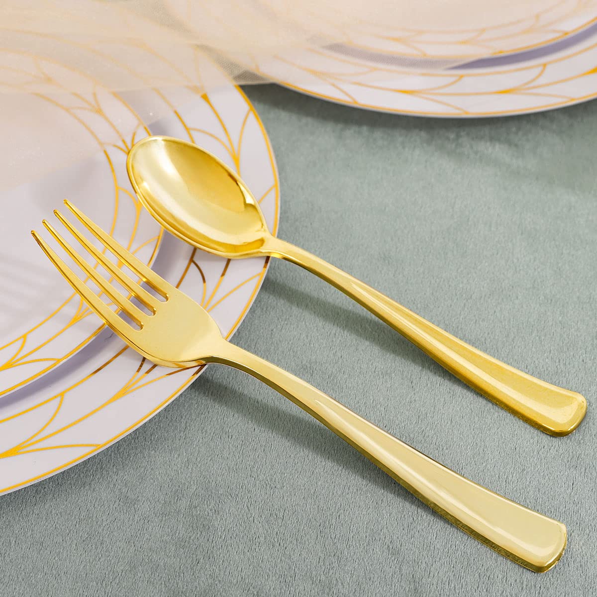 COLOSUS 175pcs Disposable Gold Plastic Plates and Silverware set Include Plastic Dinner Plate/Dessert Plate/Gold Silverware/Cup/Napkins 25pcs of each, New Year Dinnerware Set for 25guests.