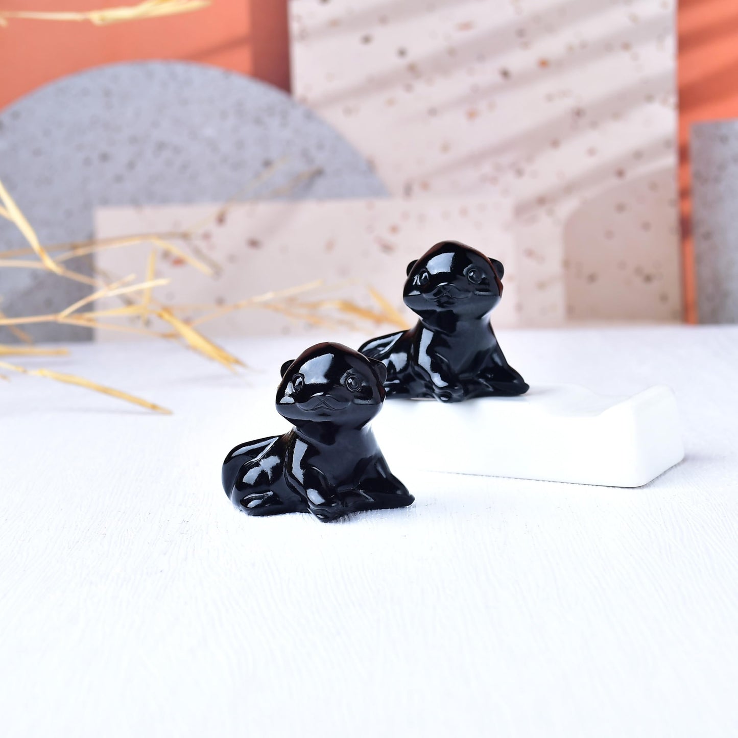 WUYOUSHI Black Obsidian Otter Figurine - Hand Carved Healing Crystal Otter Statue, Lucky Gemstone Sculpture for Home Office Desk Decor, Spiritual Gift for Animal Lovers & Nature Enthusiasts
