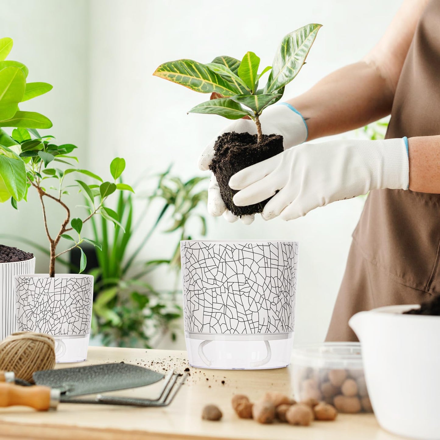 Samhe 4 Pack Self Watering Pots for Indoor Plants, 4/5.5 Inch Lightweight Planters with Water Reservoir, Flower Pots for African Violet, Spider Plant, Orchid