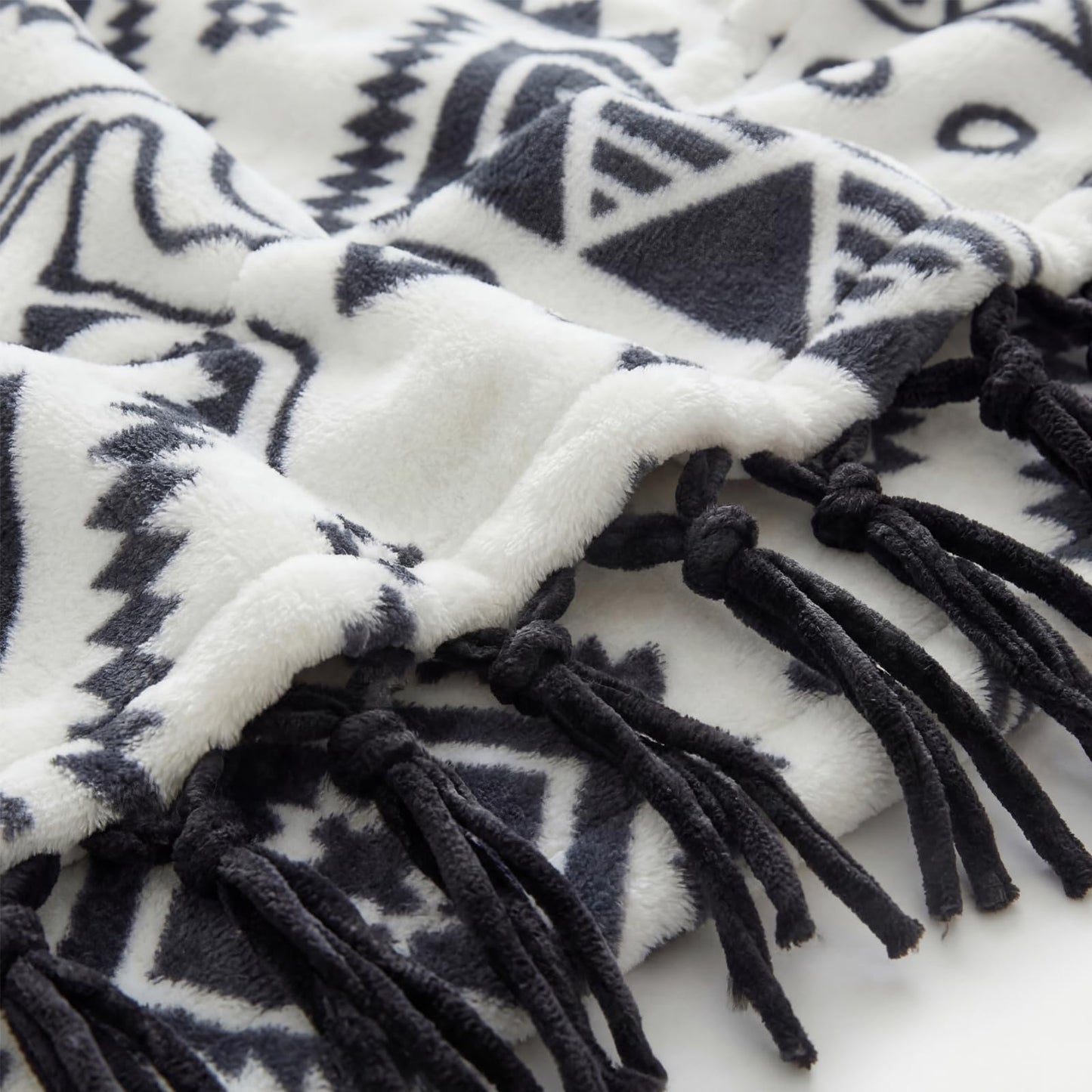 Boho Throw Blanket for Couch - Farmhouse Rustic Soft Blanket with Tassel, Western Aztec Vintage Blanket, Bohemian Cozy Blanket, Gifts for Women(50x60 Inches, Black and White)