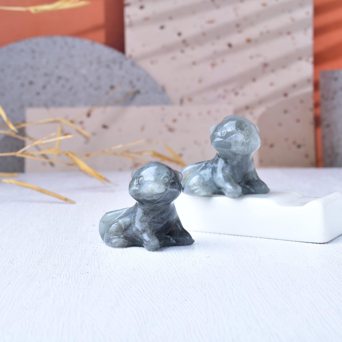 WUYOUSHI Labradorite Otter Figurine - Hand Carved Healing Crystal Otter Statue, Lucky Gemstone Sculpture for Home Office Desk Decor, Spiritual Gift for Animal Lovers & Nature Enthusiasts