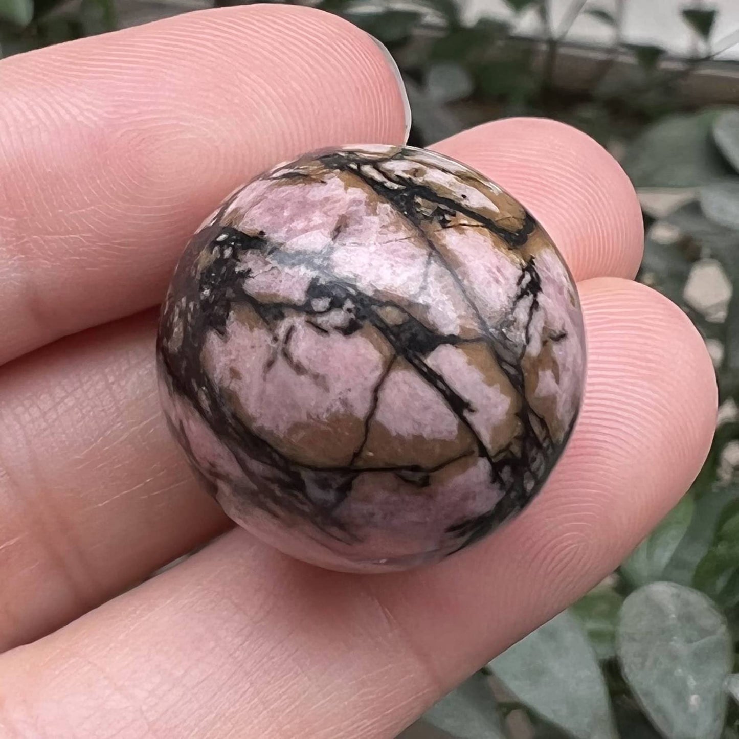 Fekuar 5 Pcs Rhodonite Crystal Sphere Ball Set, Polished Healing Energy Mineral Gemstone Balls for Reiki Chakra Decoration Fengshui 20mm