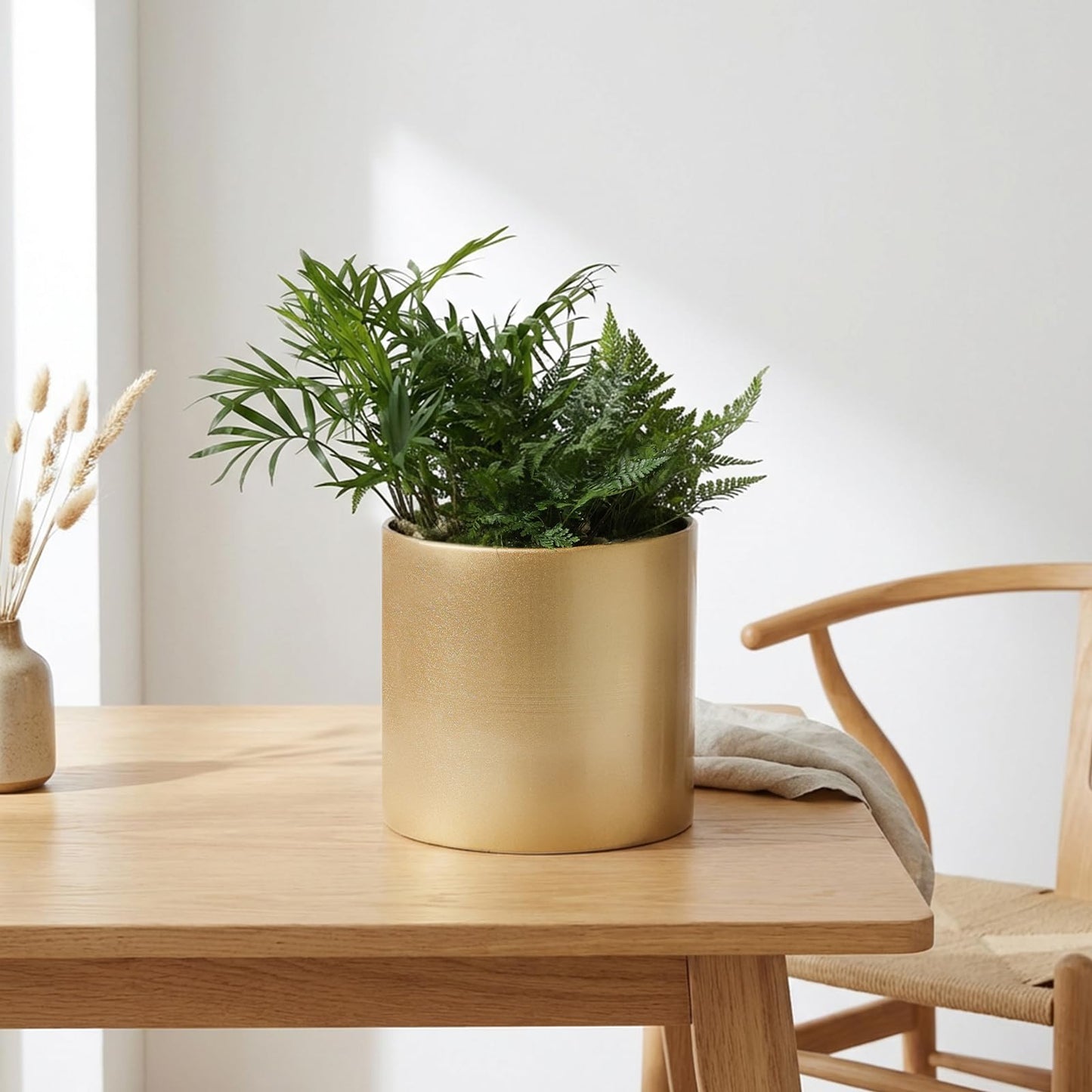 Rioneta Metal Plant Pot with Drainage Hole,Mid Century Modern 7 inch Round Pot Indoor Outdoor Planters Gift for Decorative Pots of Tabletop Living Room Bedroom Gold