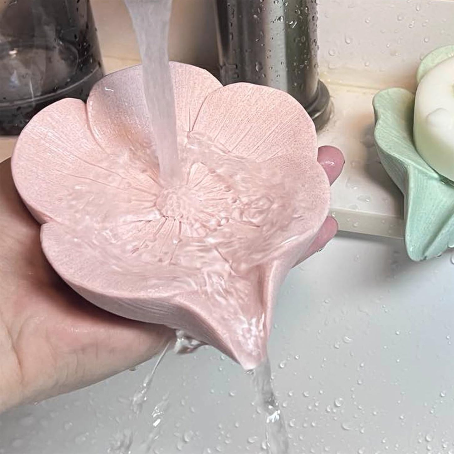 HINUGO Soap Dish Soap Holder Self-Draining Soap Dish, Resin Bar Soap Holder, Plum Blossom Shape Soap Tray Soap Saver for Bathroom,Kitchen,Sink,Bathtub,Easy Cleaning and Keep Dry