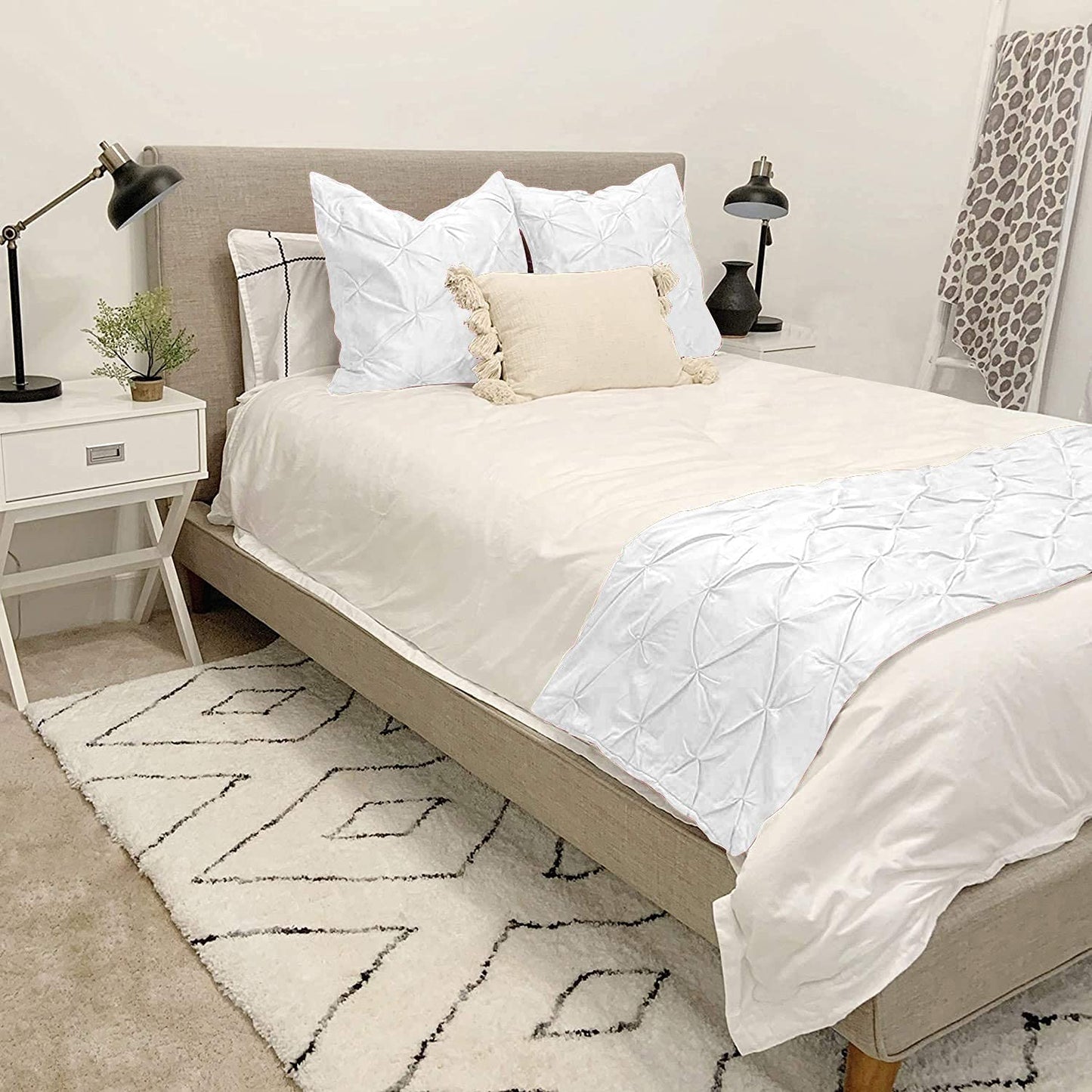 Lusso Mercato Ultra Soft 1-Piece Bed Runner - Luxurious 100% Cotton 800 Thread Count Pinch Pleated Bed Runner Solid (1 Piece Pinch Pleated Bed Runner) King Size (102"X20") White