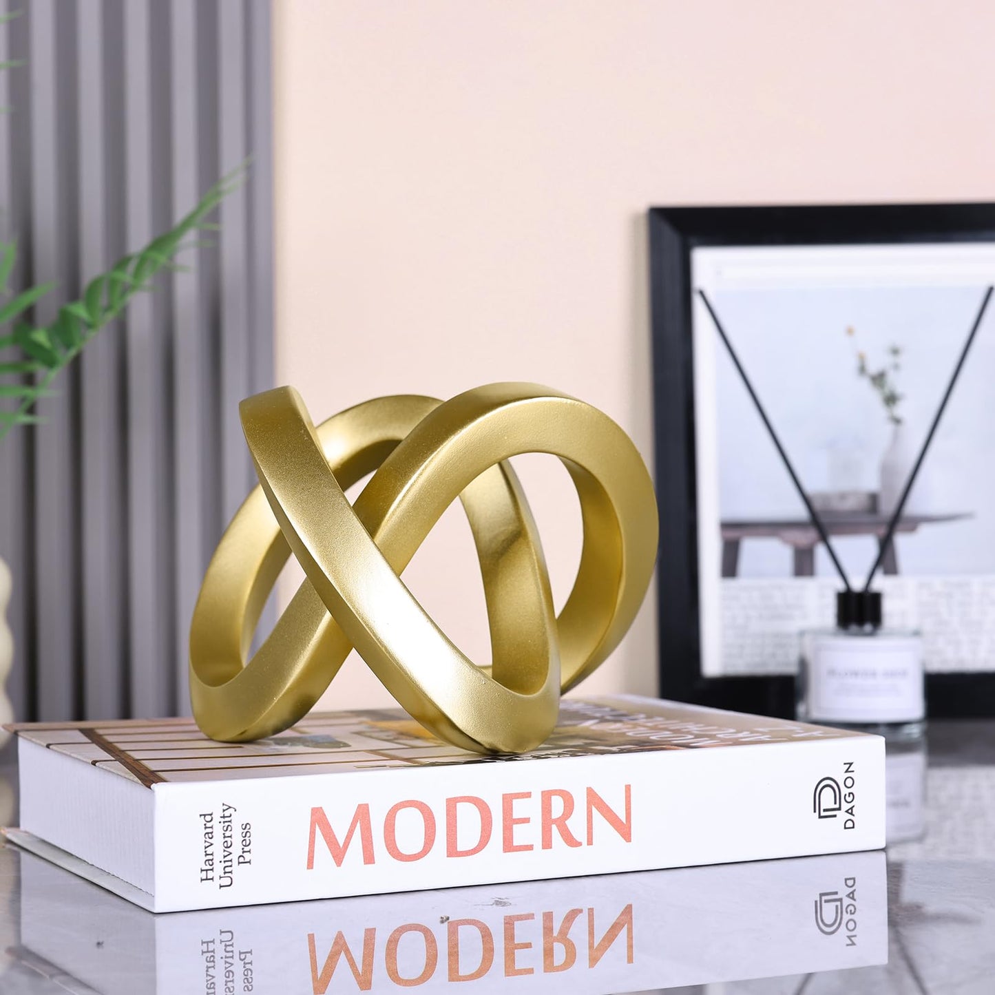 DOVDOV Gold Knot Decorative Sculpture, Gold Room Decor Aesthetics, Mobius Ring Statue for Shelves Living Room tv Cabinet Office Cabinet Above Coffee Table Decor Accents.