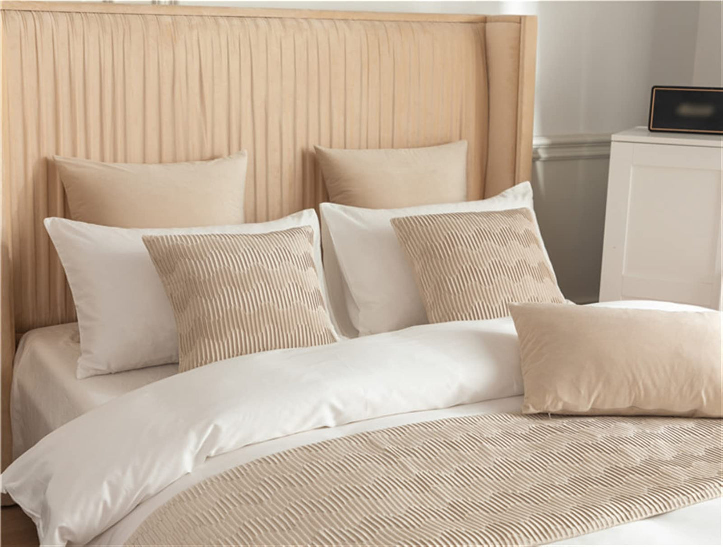 Fudaiki Bed Runner Solid Quilted Fleece Bed Throws for Foot of Bed Bedding Scarf Protection for Bedroom Hotel Full/Queen Beige