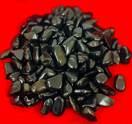Indian Consigners Natural Crushed Polished Tumbled Gem Stone Chips, Decoration & Healing Crystals (Black Agate)