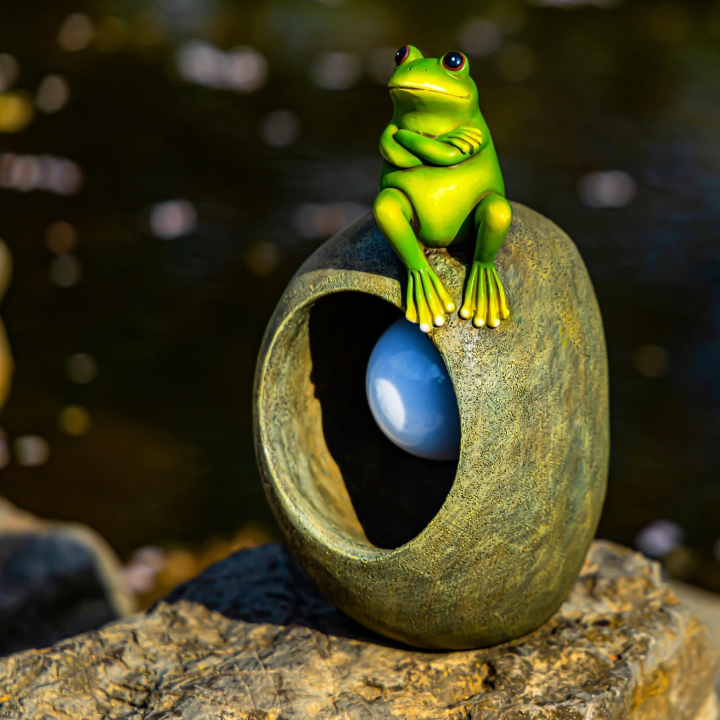 WHIMSYNOOK 9.1" Resin Perched Frog Solar LED Garden Statue Light, Ideal for Porch, Lawn, Yard, Housewarming, or Birthday Gifts for Mom, Family, and Froggy Lovers
