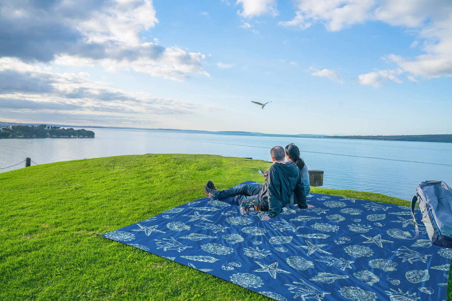 WEKAPO Beach Blanket Waterproof Sandproof Oversized, Extra Large Beach Mat Sand Free, Lightweight & Compact Sand Free Mat with 6 Stakes & 4 Corner Pockets (Blue Sea Shells, 8 x 7 FT (1～4 Person))