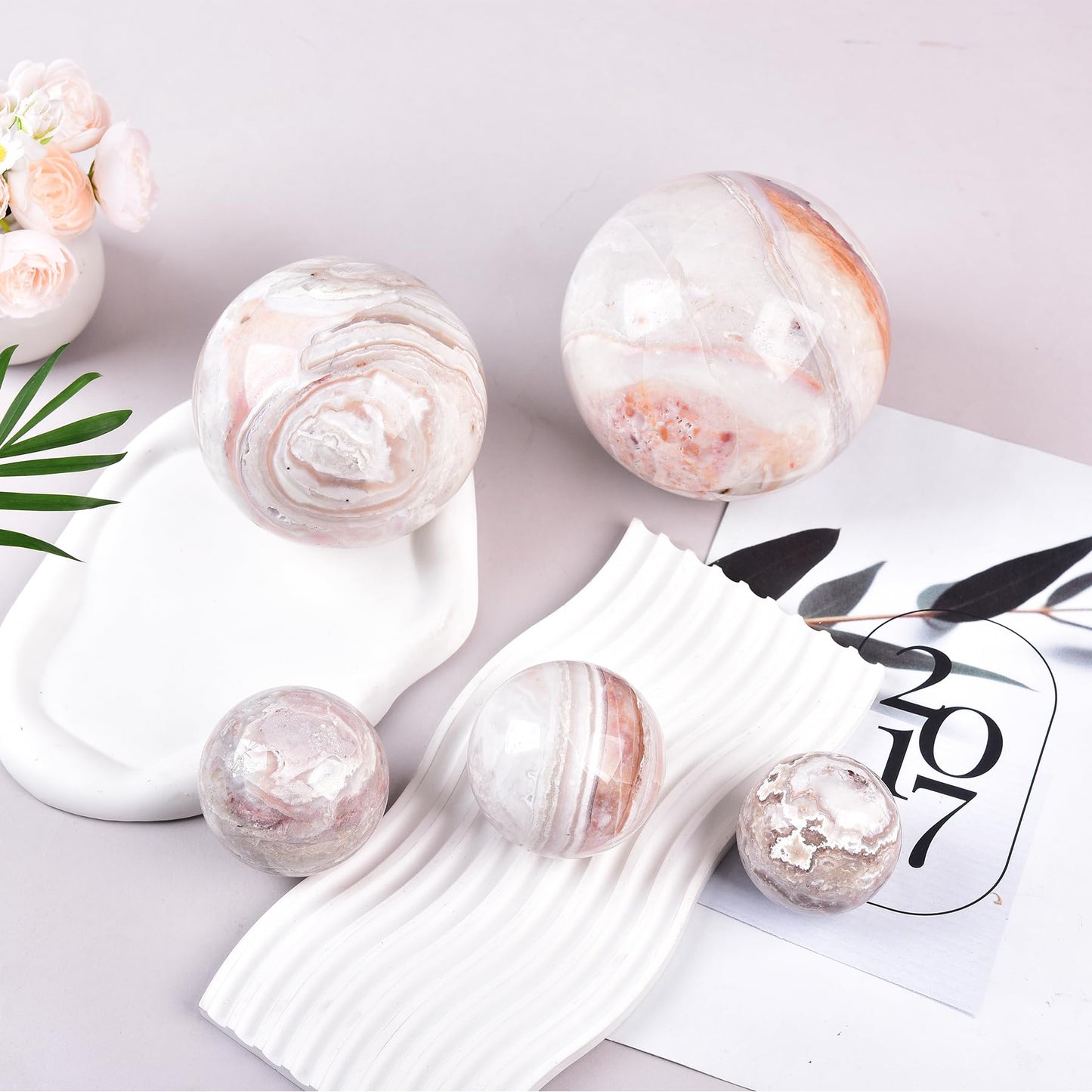 JIC Gem Natural Pink Agate Crystal Sphere Pink Crystal Decorative Ball with Wooden Stand Meditation Balls for Witchcraft Reiki Healing Gift 50-60mm