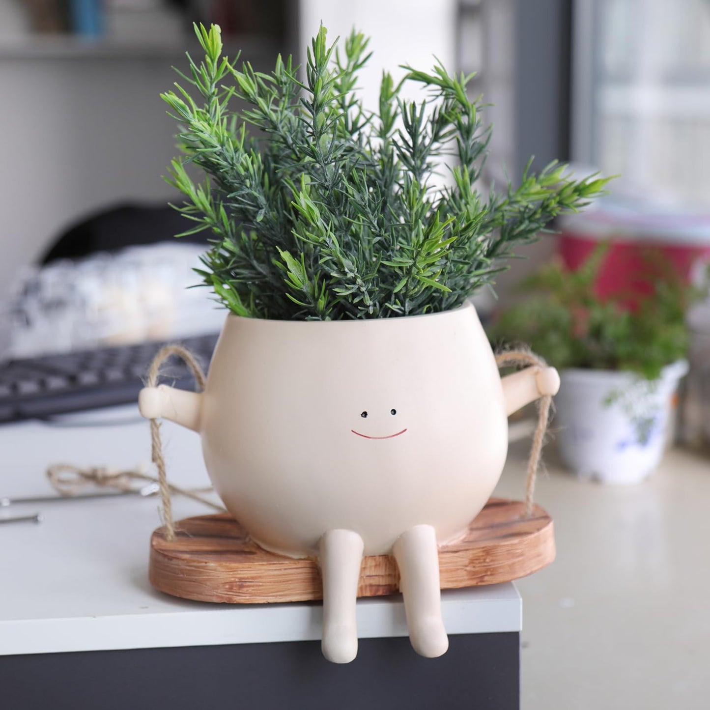 Swing Smily Face Planter Pot Cute Hanging Flower Head Planters for Indoor Outdoor Resin Face Planter Plus Size Succulents Plants Pots for Christmas Mother's Day Planters Gift Ideas