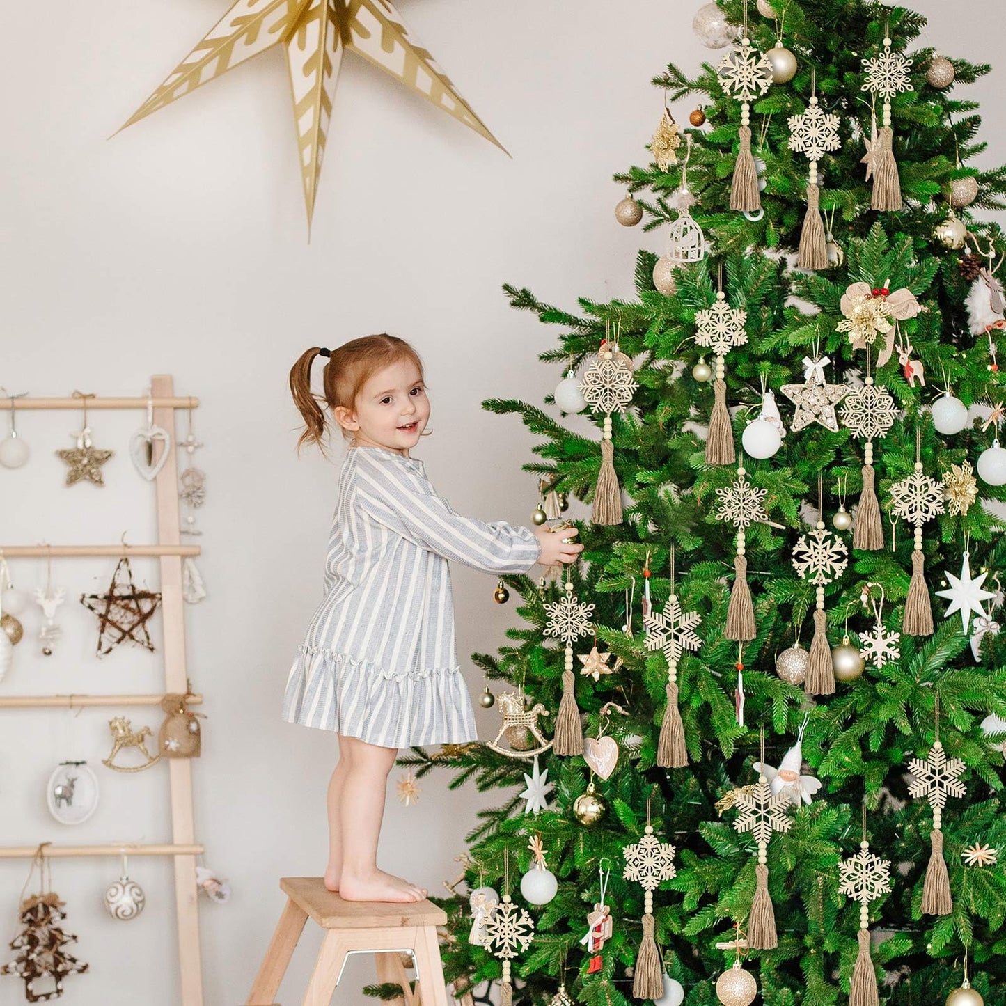 Barydat 18 Pcs Boho Christmas Snowflakes Ornaments Beads with Rope Wooden Tree Hanging Decorations Christmas Tree Hanging Ornament Wood Hanging Cutout for DIY Rustic Decor Crafts, 6 Style