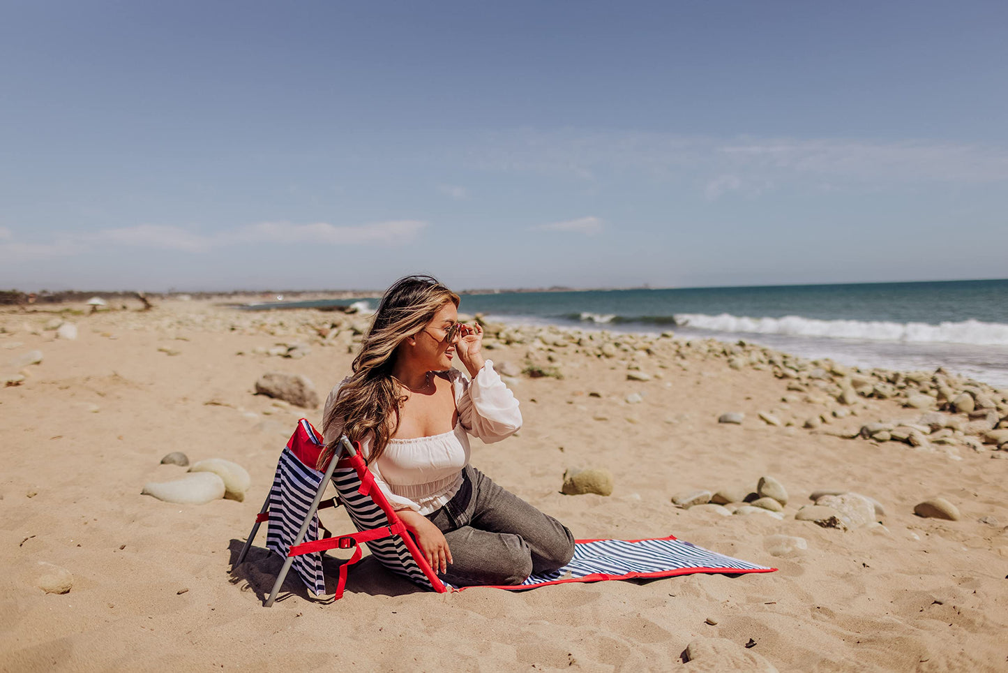 PICNIC TIME Beachcomber Portable Lounger - Soft Beach Mat & Chair - Blue Pinstripe