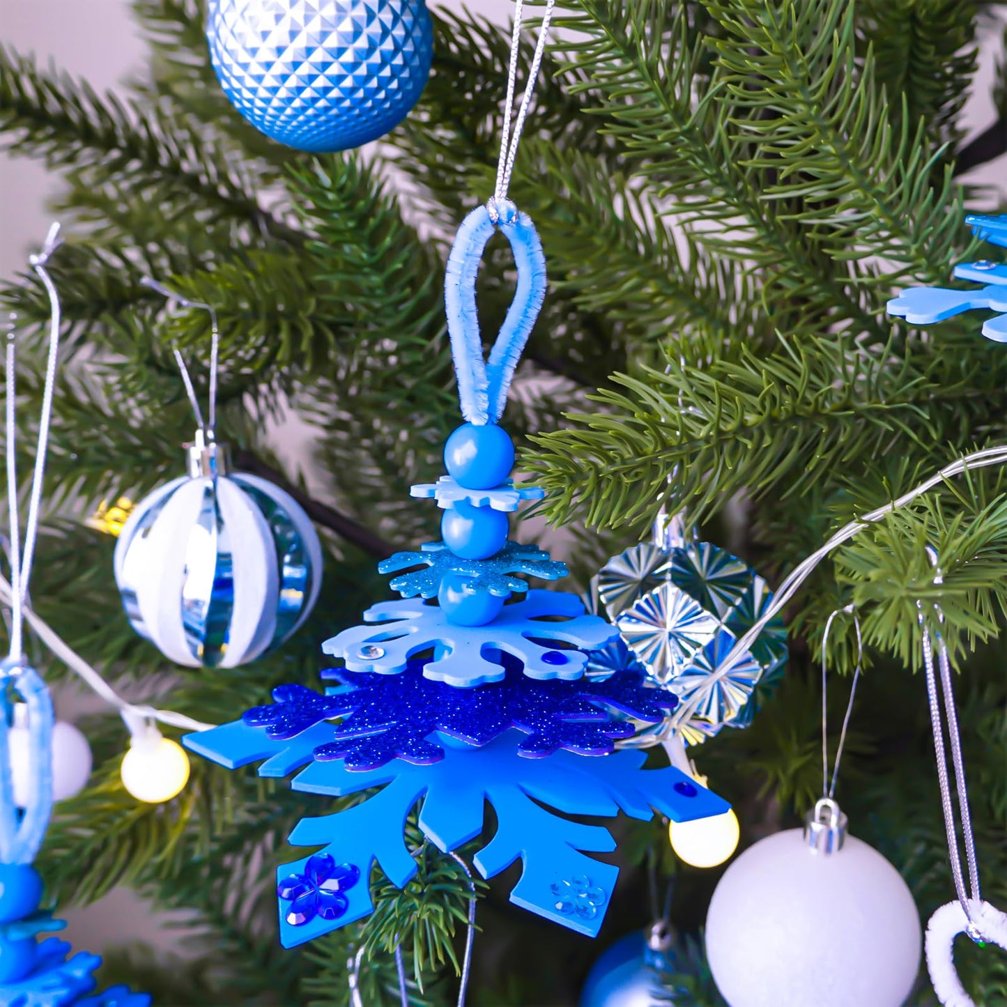 Winlyn 24 Sets Christmas Craft Kits Winter Crafts DIY 3D Snowflake Tree Ornaments Decorations Art Sets Foam Snowflake Christmas Arts and Crafts for Kids Holiday Classroom Art Activities Party Favors