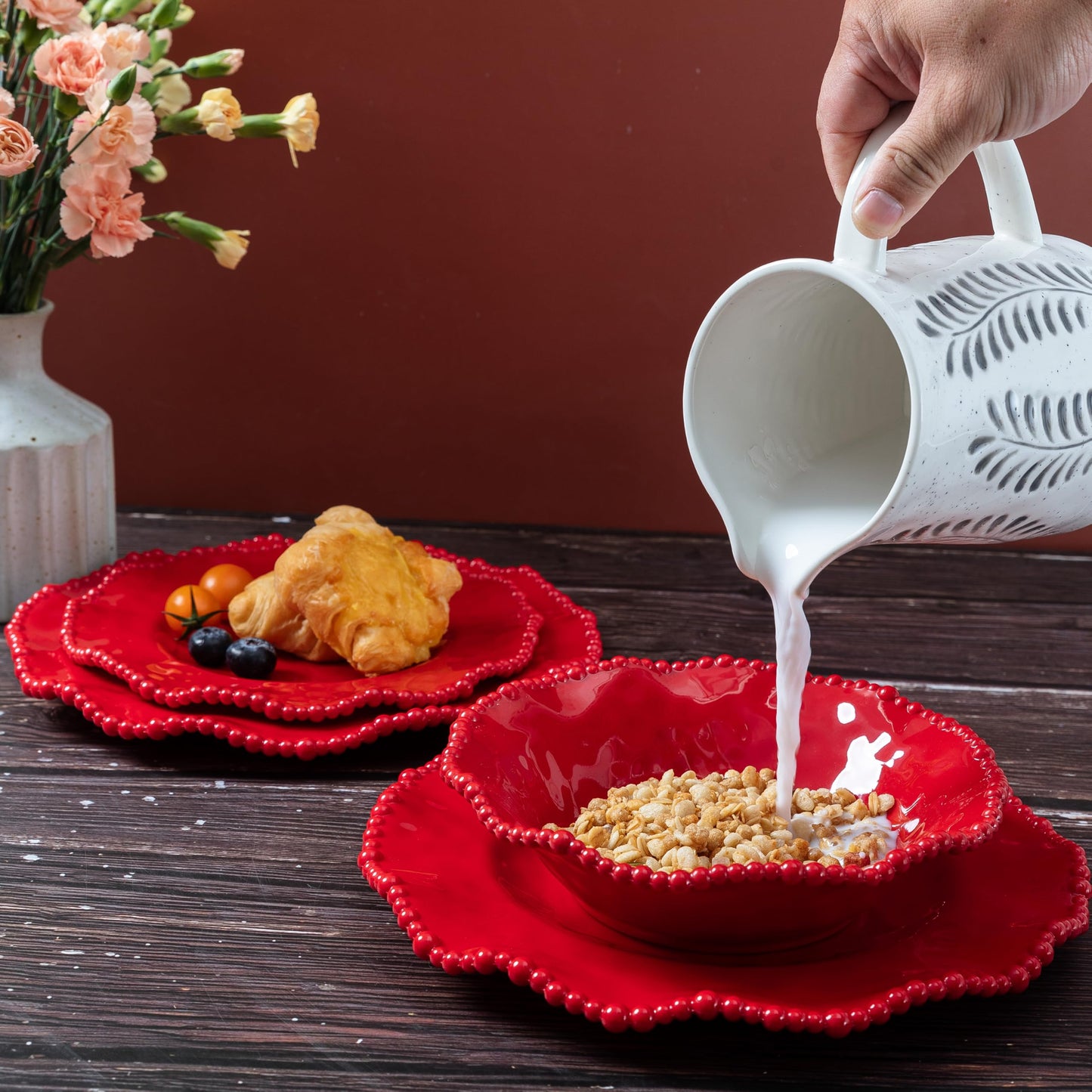 ZAROCRUS 12 pcs Christmas Holiday Melamine Dinnerware Set, Ruffled Rim With Beaded Plates and Bowls Set of 4, Lightweight yet Durable Dishes tableware Set, Ideal for parties, camping, and RV trips