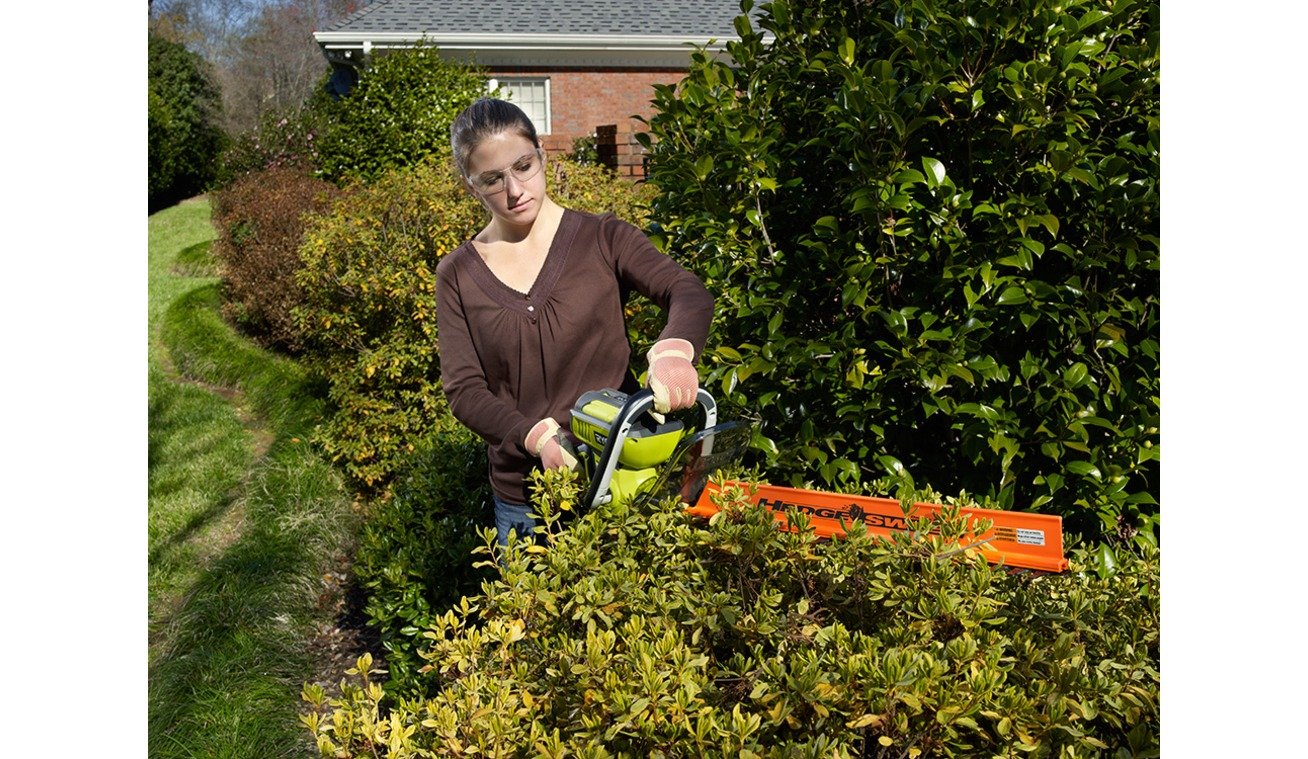 Ryobi 24in. 40-Volt Lith-ion Cordless Hedge Trimmer (Bare Tool)