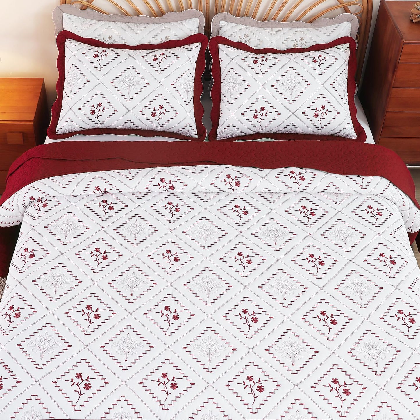 Cmfshape Floral Embroidery Quilt Set,3 Pieces Oversized King Quilt Bedding Set,Classic Diamond Pattern Quilts,Ultra Soft Lightweight Reversible Bedspread Coverlets for All Season(Burgundy,120"x120")
