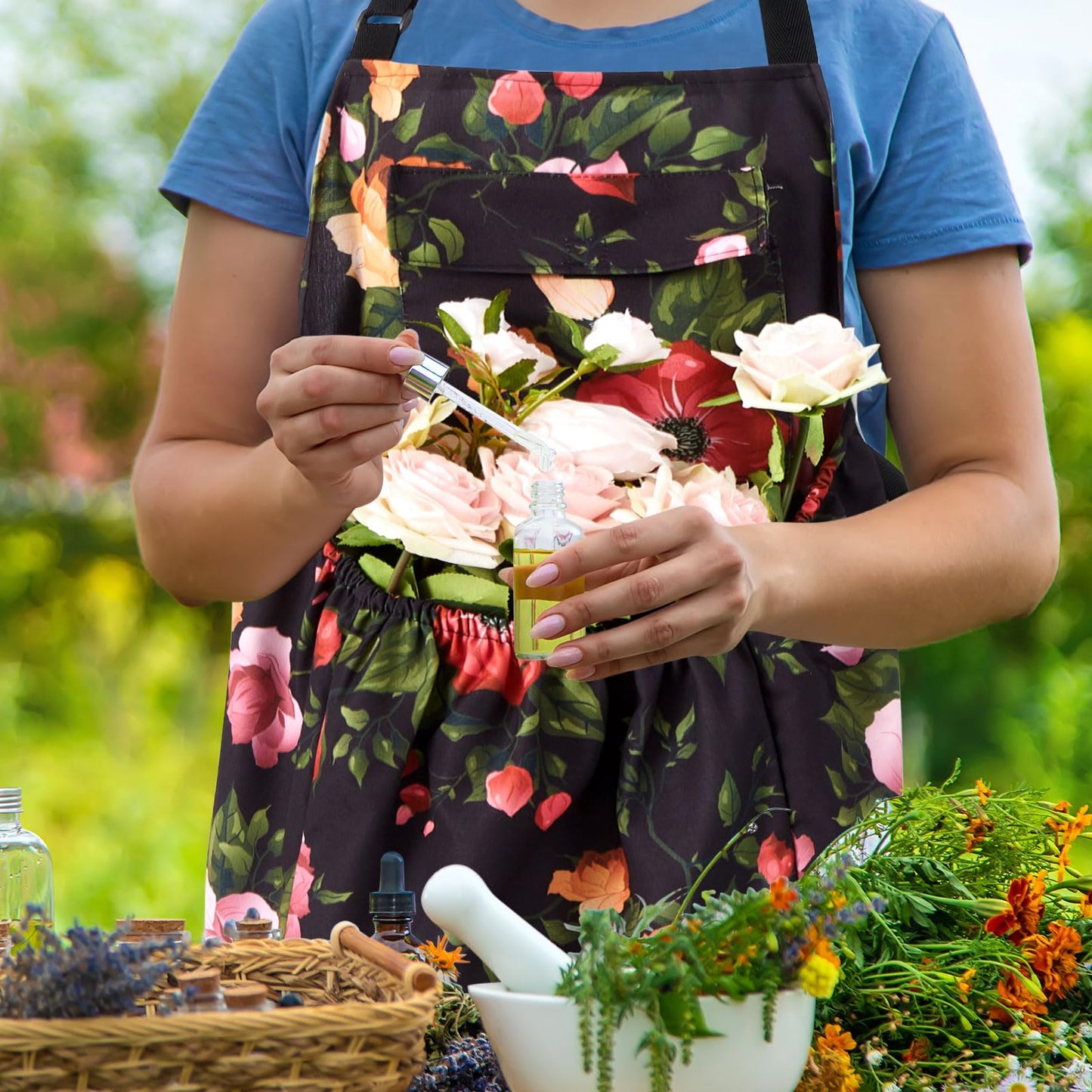 Maiteenly Gardening Apron with Release Pockets, Mother's Day Gifts for Women, Floral Apron for Harvesting Picking Weeding Laundry Work Artist Gardeners Gardening Lovers
