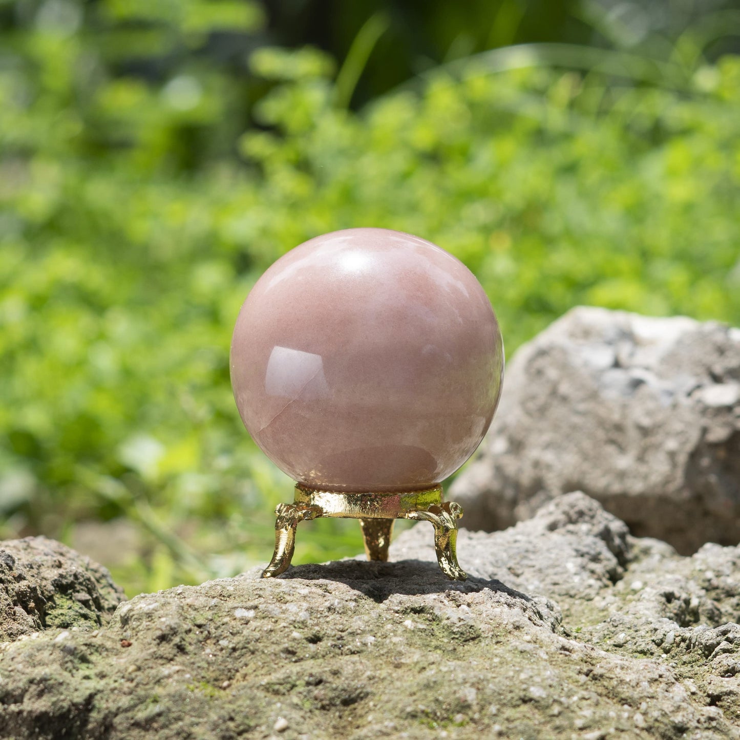 Crocon 45mm Pink Agate Stone sphere Ball with Metal Stand 1400+ Carats Gemstone Ball Healing Sphere Sculpture Figurine for Fengshui Divination Home Decoration Photography Crystal Sphere