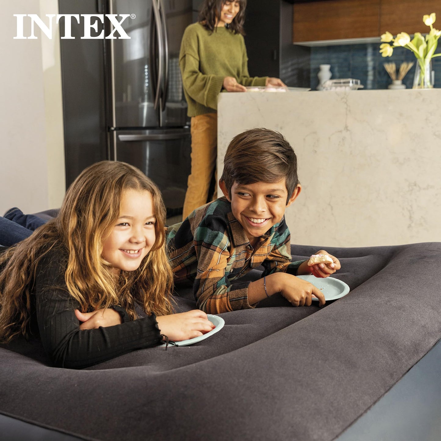 Intex Air Mattress, 64123ED Dura-Beam Plus Pillow Rest Fiber-Tech – Queen Size – Built-in Electric Pump – 16.5in Bed Height – 600lb Weight Capacity