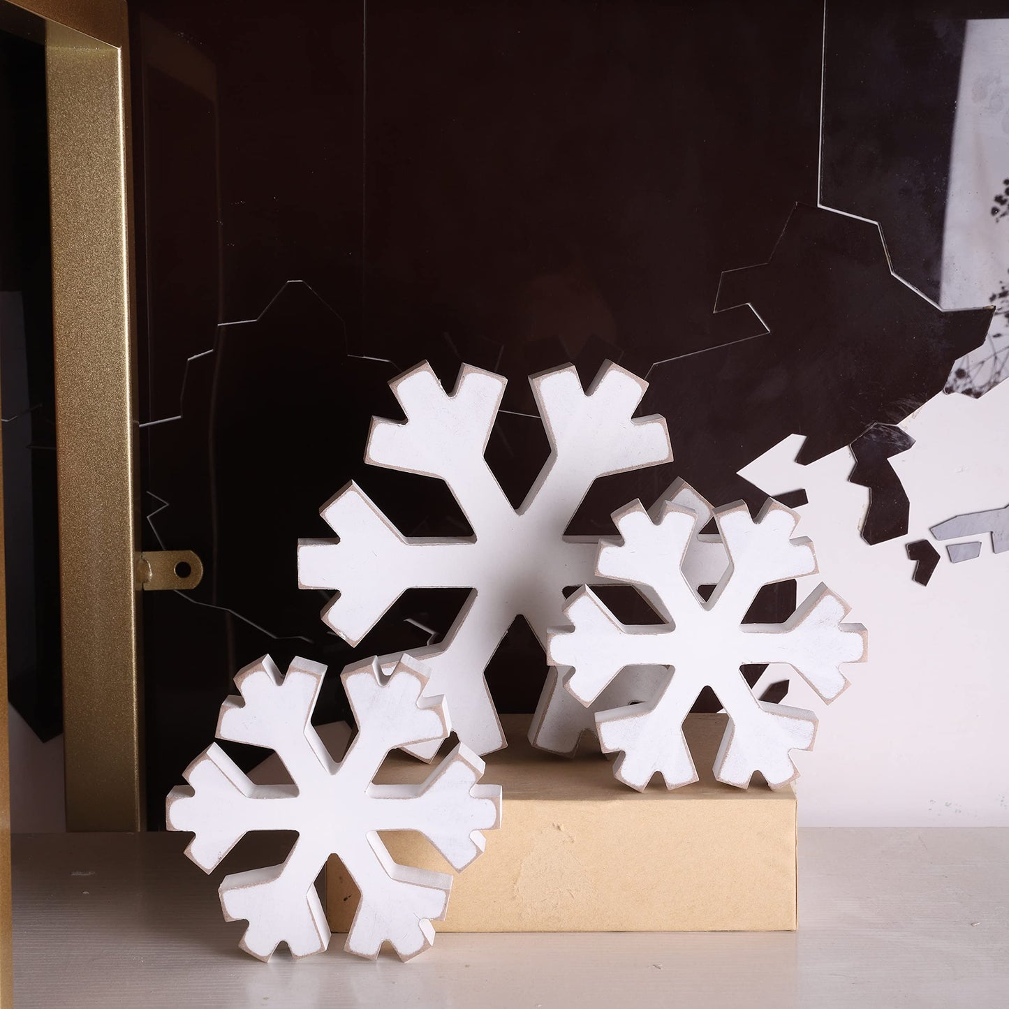 WAWOO 3 Pieces Winter Farmhouse Snowflake Decor - White Distressed Snowflakes for Christmas, Photo Props, Fireplace