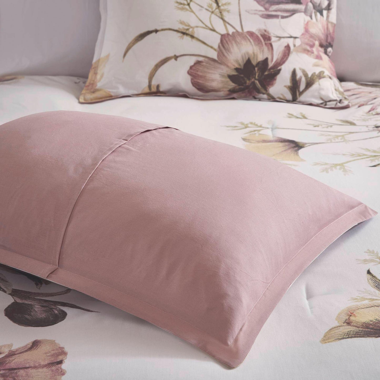 Madison Park Floral Queen Comforter Set, Cotton Rich Bedding Set Feminine Design Shabby Chic Queen Size Comforter Sets, All Season Bed Cover with Shams, Bed Skirt, Décor Pillow, Blush 8 Piece