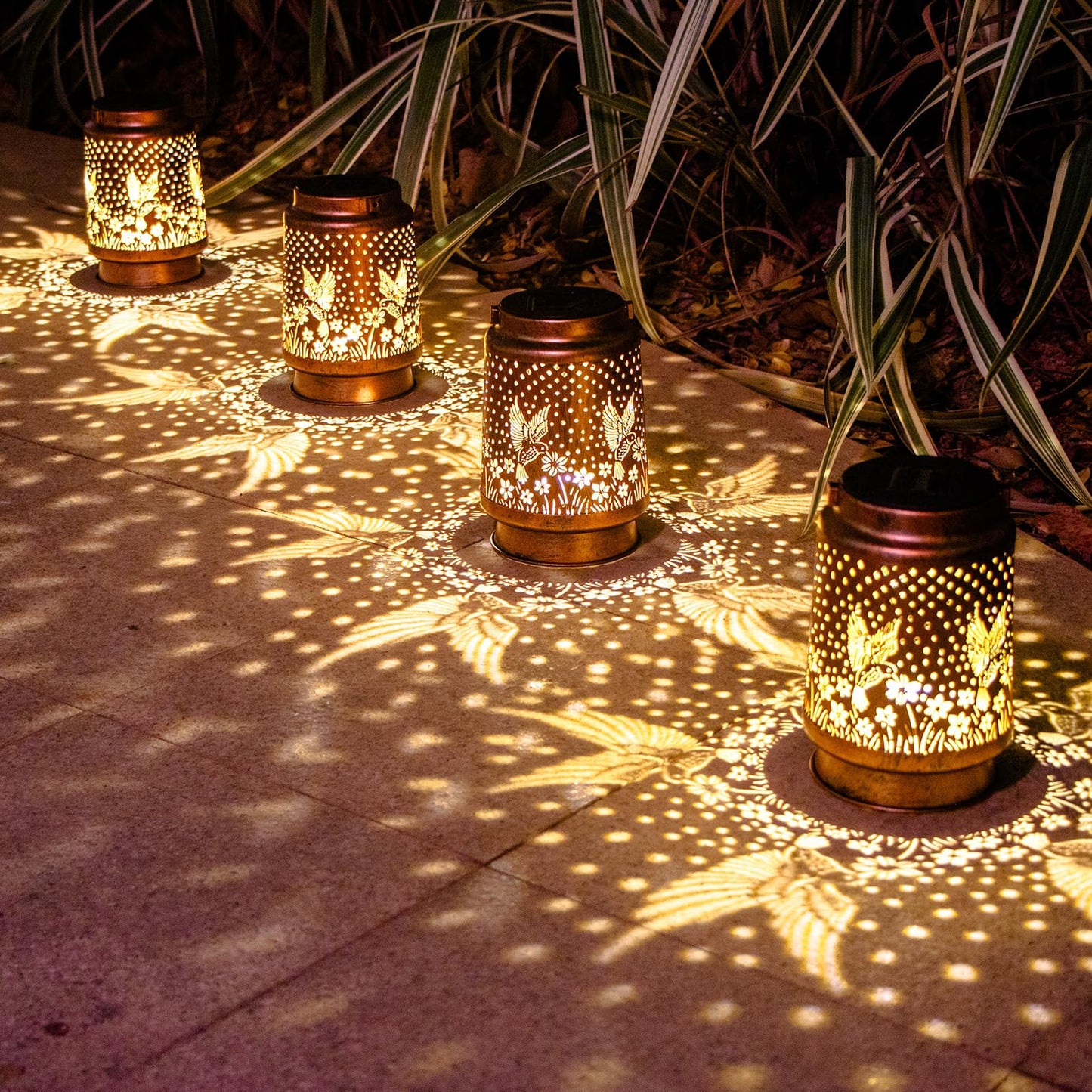 Mothers Day Gifts, Birthday Gifts for Women, Solar Lanterns Outdoor Waterproof, Hummingbird Garden Decor Metal Hanging Decorative Solar Lights for Patio Yard, Gardening Gifts for Women Mom Grandma