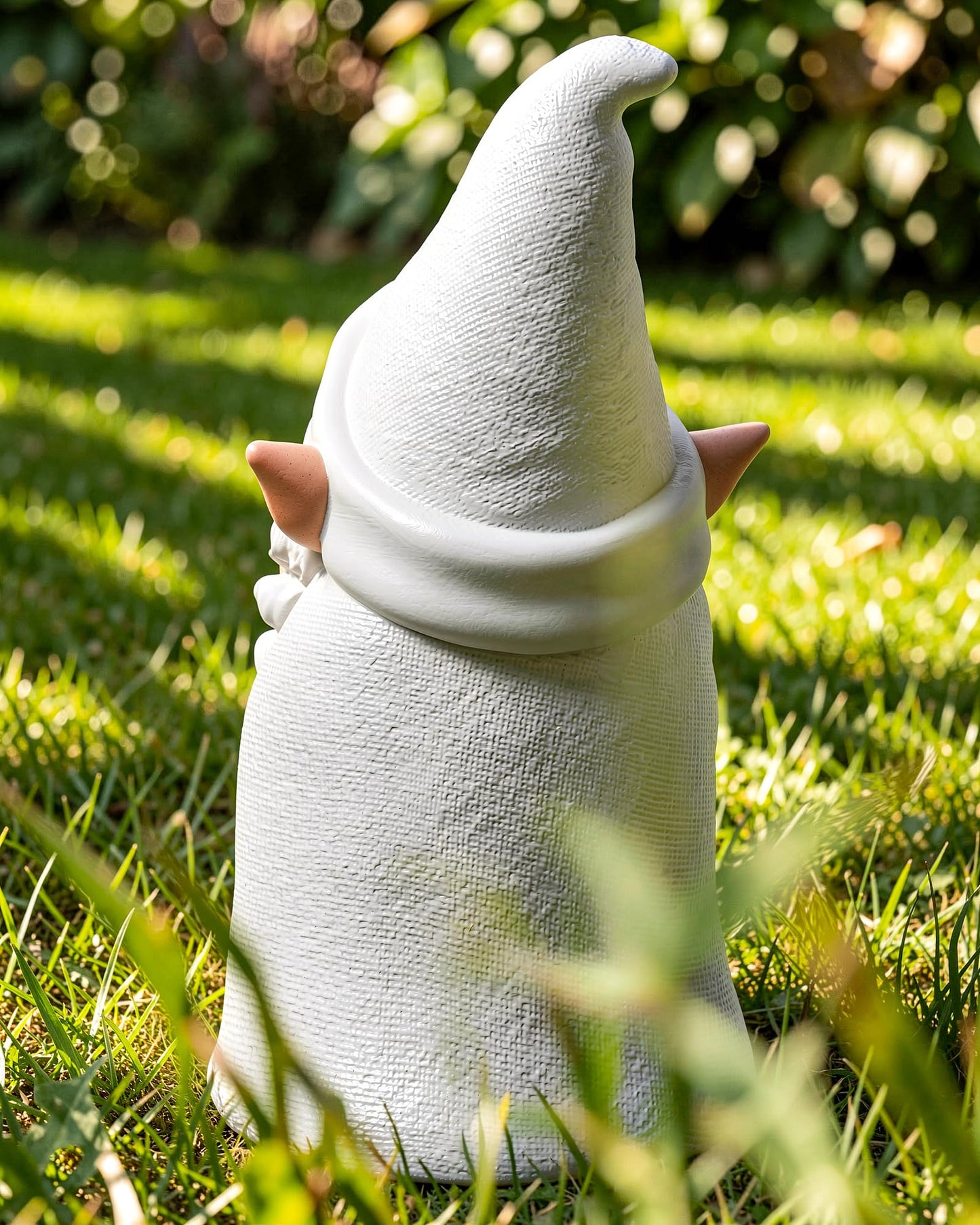 Leverse Smoking Wizard Dwarf Garden Gnome Statue with Middle Finger Decor, 5.9 Inch Funny Resin Outdoor Decoration for Patio, Lawn, Yard and Home, Great Gift for Easter, Halloween and Christmas