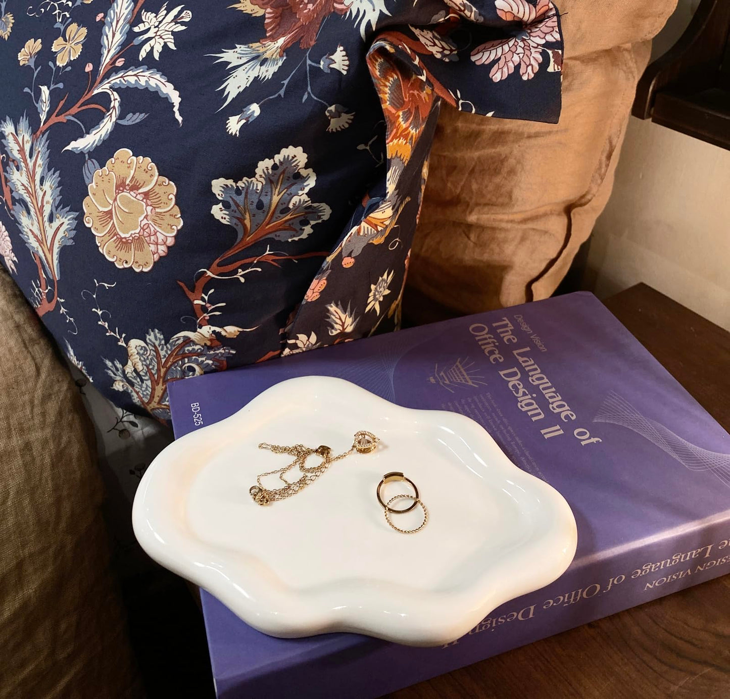 Conviv Ceramic Jewelry Tray,Ring Dish Holder,Perfume Trinket Dish,Key Bowl Vanity Cute Things Room Decor Aesthetic, Birthday Mother's Day Christmas Warm House Gifts for Women(White)