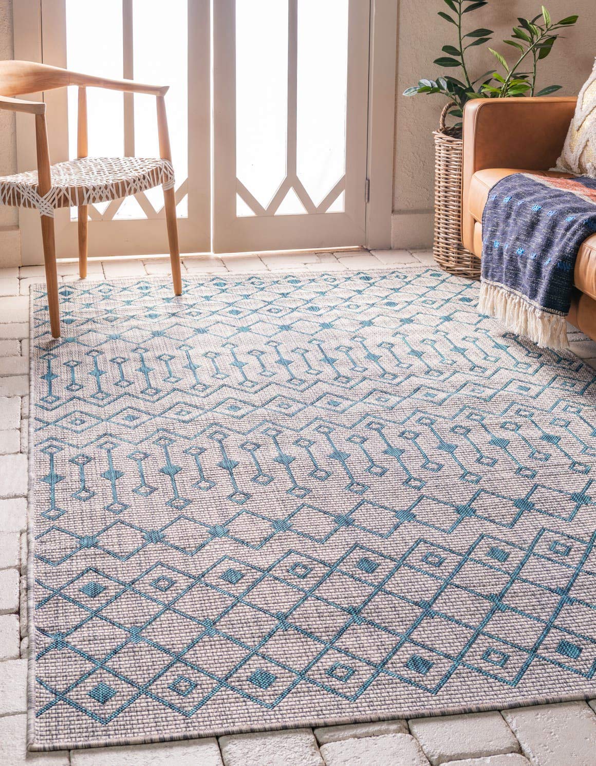 Unique Loom Outdoor Trellis Collection Area Rug - Tribal Trellis (5' 1" x 8' Rectangle, Light Blue/ Ivory)