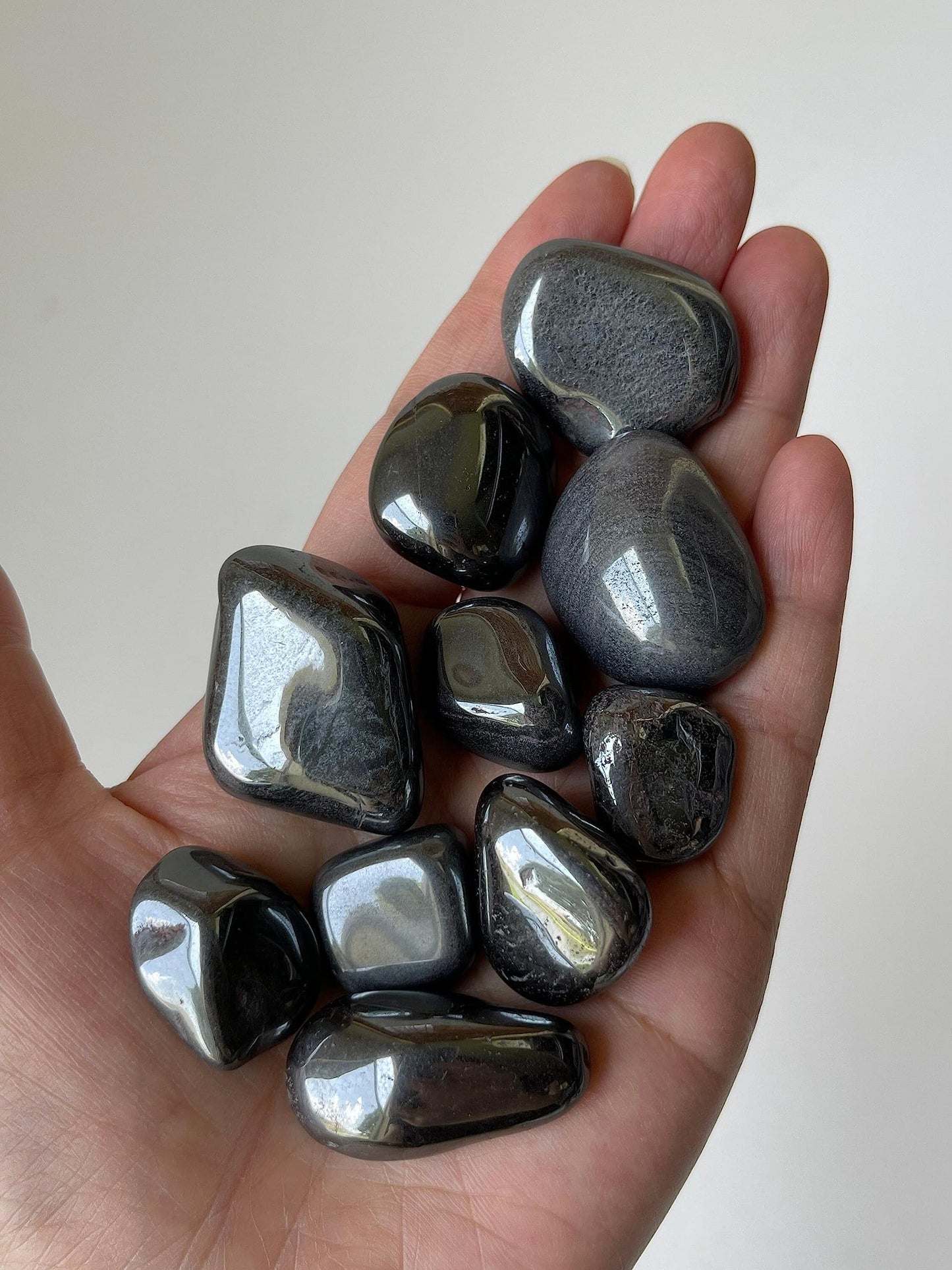 GAF TREASURES 5 Pcs Hematite Tumbled Stones, Polished Natural Hematite Gemstone, Hematite Healing Crystals (Hematite)