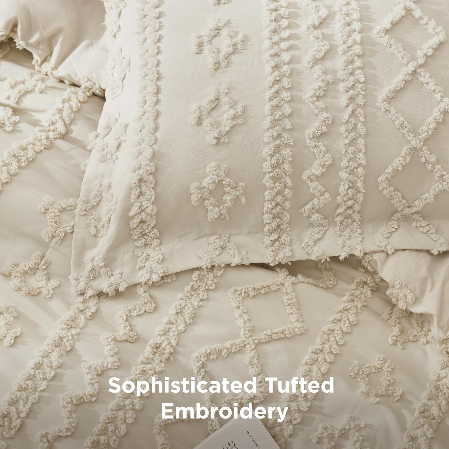 Bedsure Tufted Boho Comforter Set Queen Size - Beige Boho Bed Set, GentleSoft™ 3 Pieces Farmhouse-Style Embroidery Bedding, Gifts for Woman, Soft Jacquard Queen Comforter for All Seasons