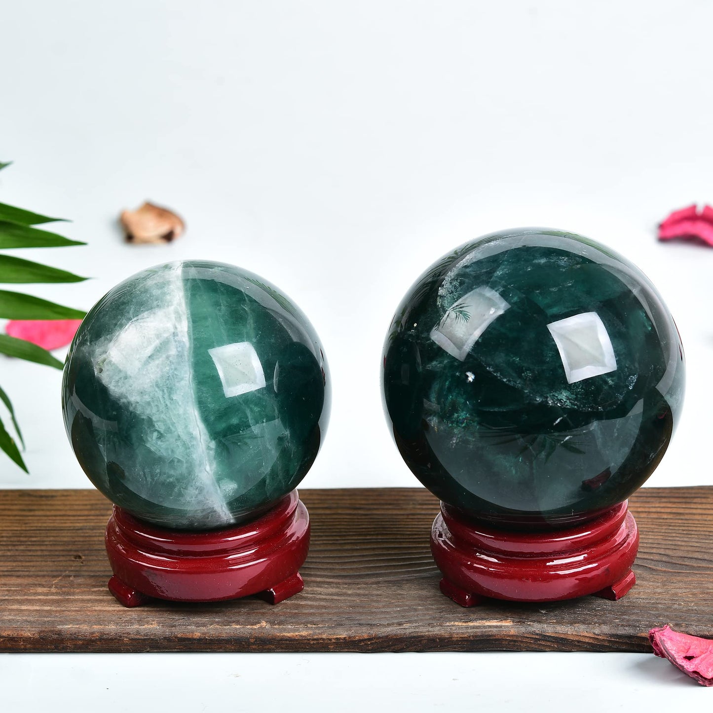 JIC Gem Natural Green Fluorite Quartz Crystal Ball Sphere Healing Crystal Sphere Decorative Ball with Wooden Stand Home Decoration Christmas Day Gifts (70-80mm)