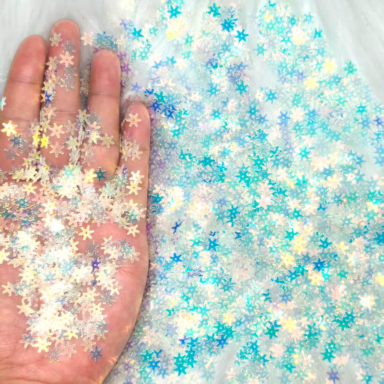 2000Pcs/55g Glitter Snowflakes PVC Confetti, Iridescent Snowflake Table Confetti for Christmas Xmas New Year Winter Wonderland DIY Craft Projects Party Decorations